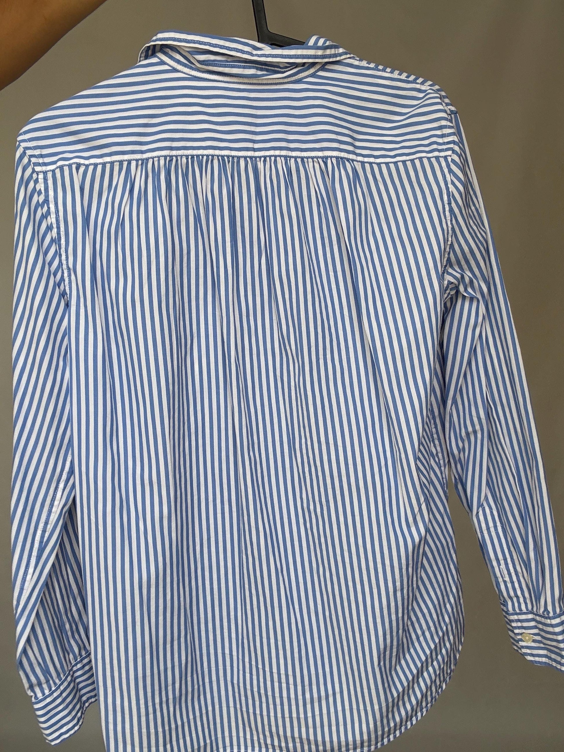 Ralph Lauren crest patch stripe shirt in blue white 100% cotton, preppy Ivy League vibe, schoolcore button-up – fits like US size S