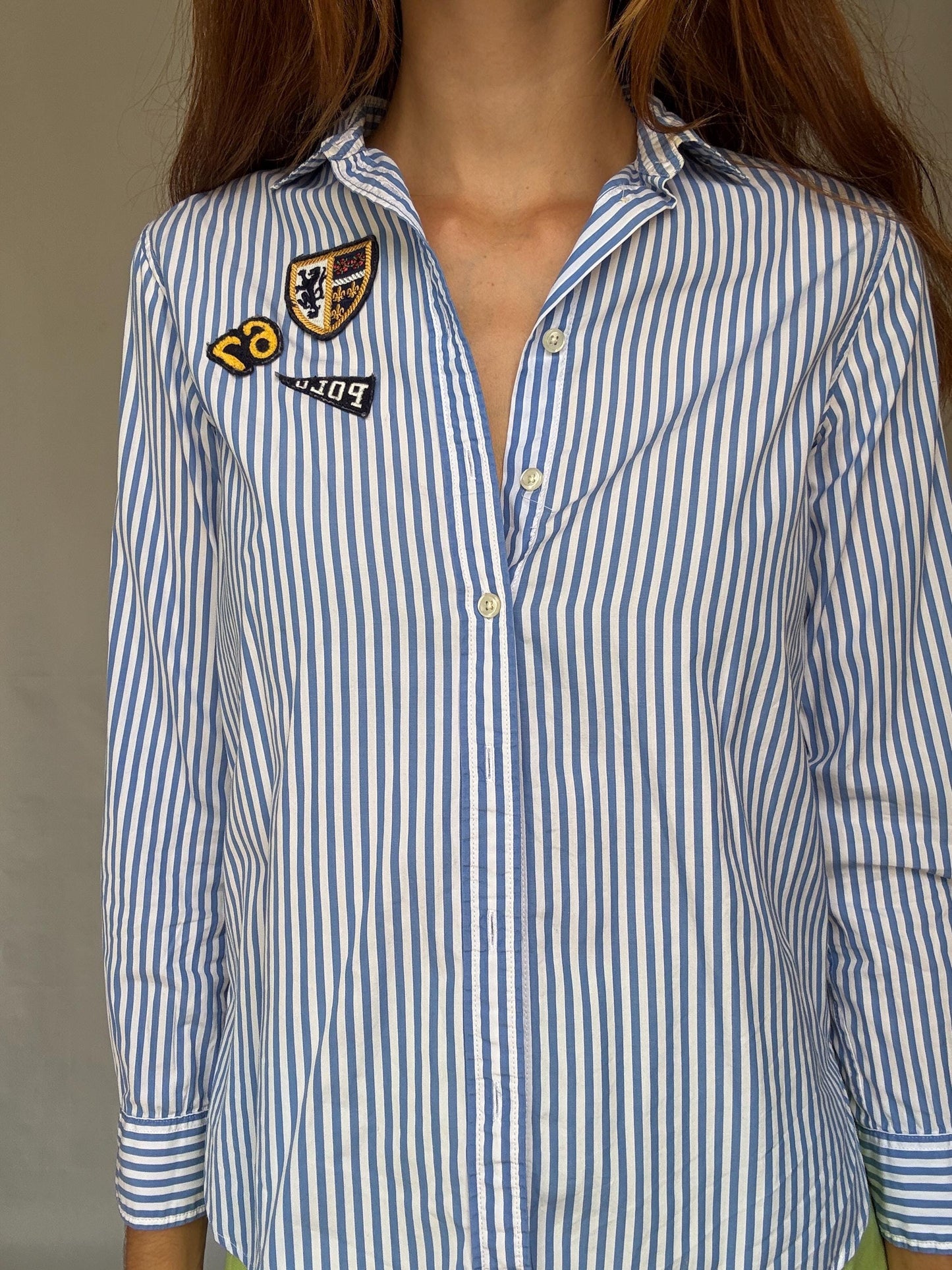 Ralph Lauren crest patch stripe shirt in blue white 100% cotton, preppy Ivy League vibe, schoolcore button-up – fits like US size S