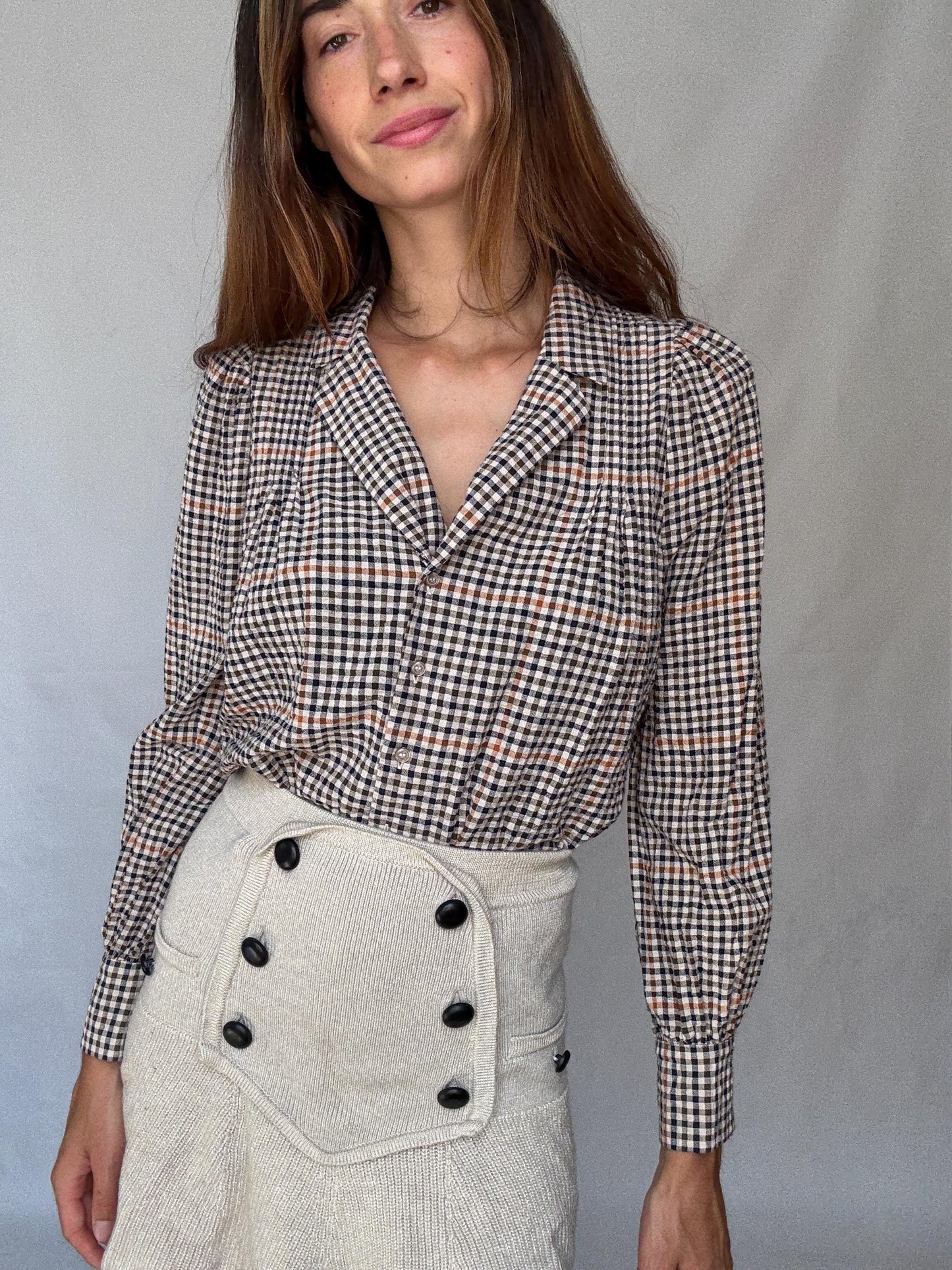 Vintage checkered hard cotton or linen feel blouse with structured collar and gathered shoulders, preppy light academia look – US size M fit