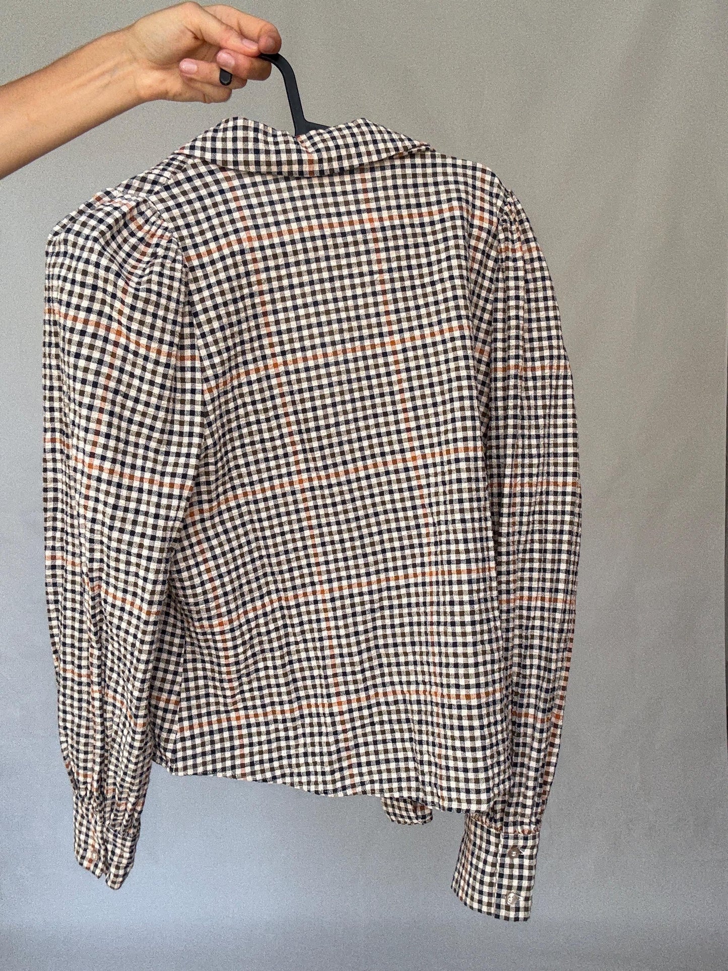 Vintage checkered hard cotton or linen feel blouse with structured collar and gathered shoulders, preppy light academia look – US size M fit