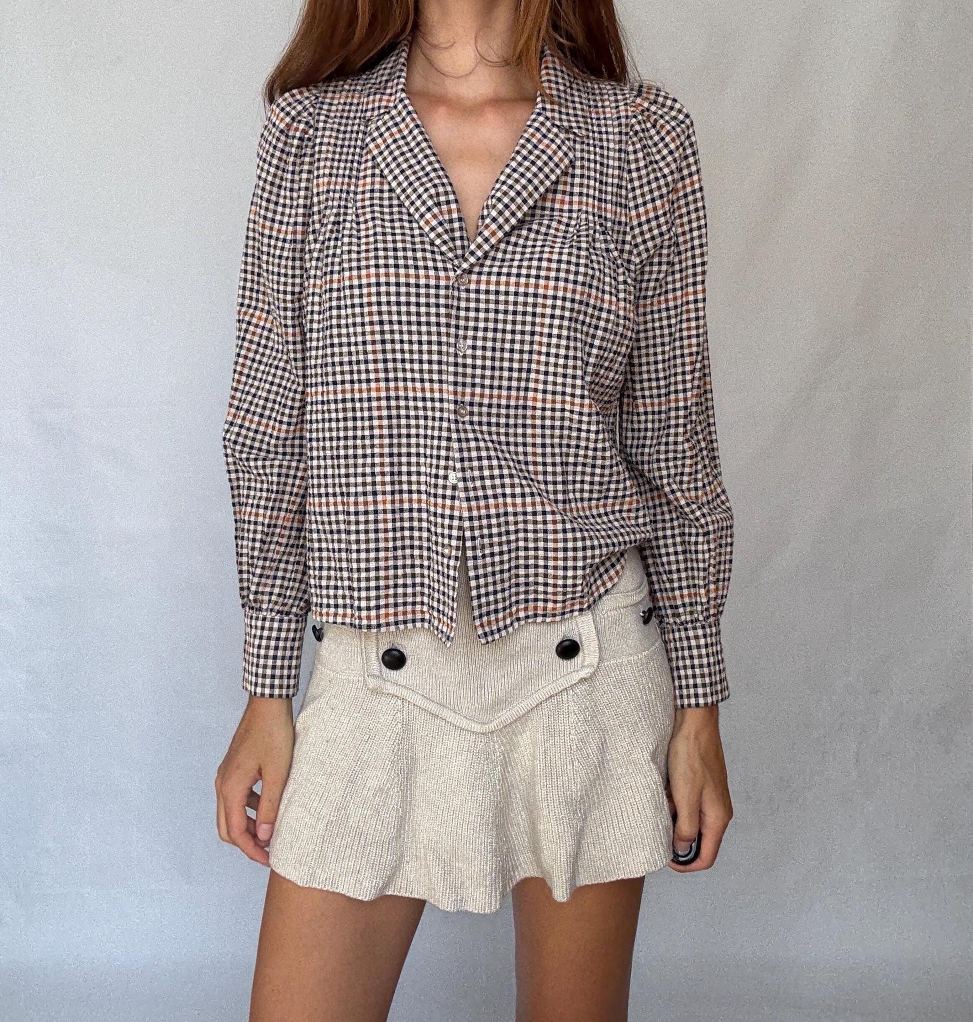 Vintage checkered hard cotton or linen feel blouse with structured collar and gathered shoulders, preppy light academia look – US size M fit