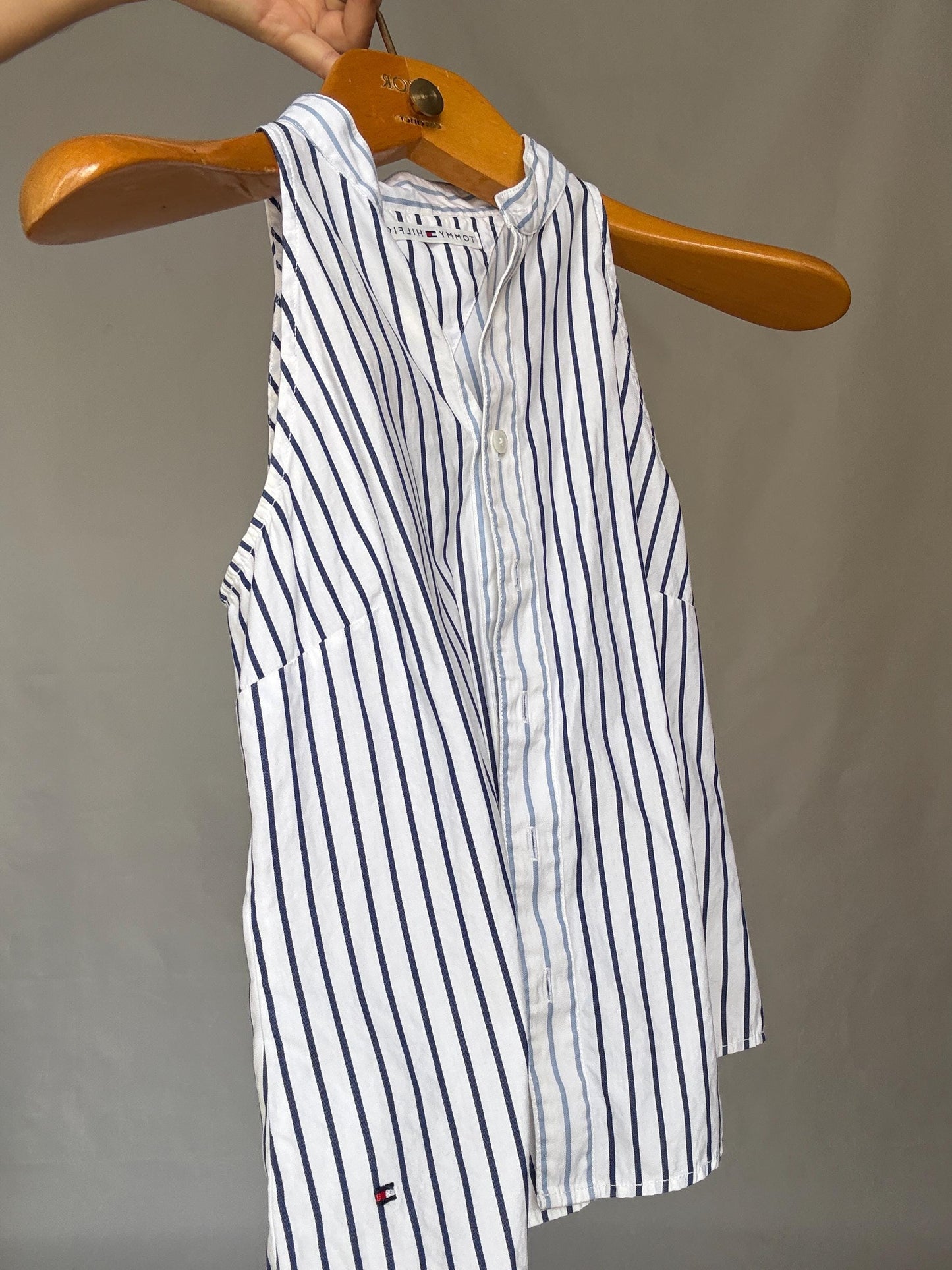 Tommy Hilfiger striped sleeveless button up shirt S / US6 – 100% cotton luxury preppy nautical summer blouse top