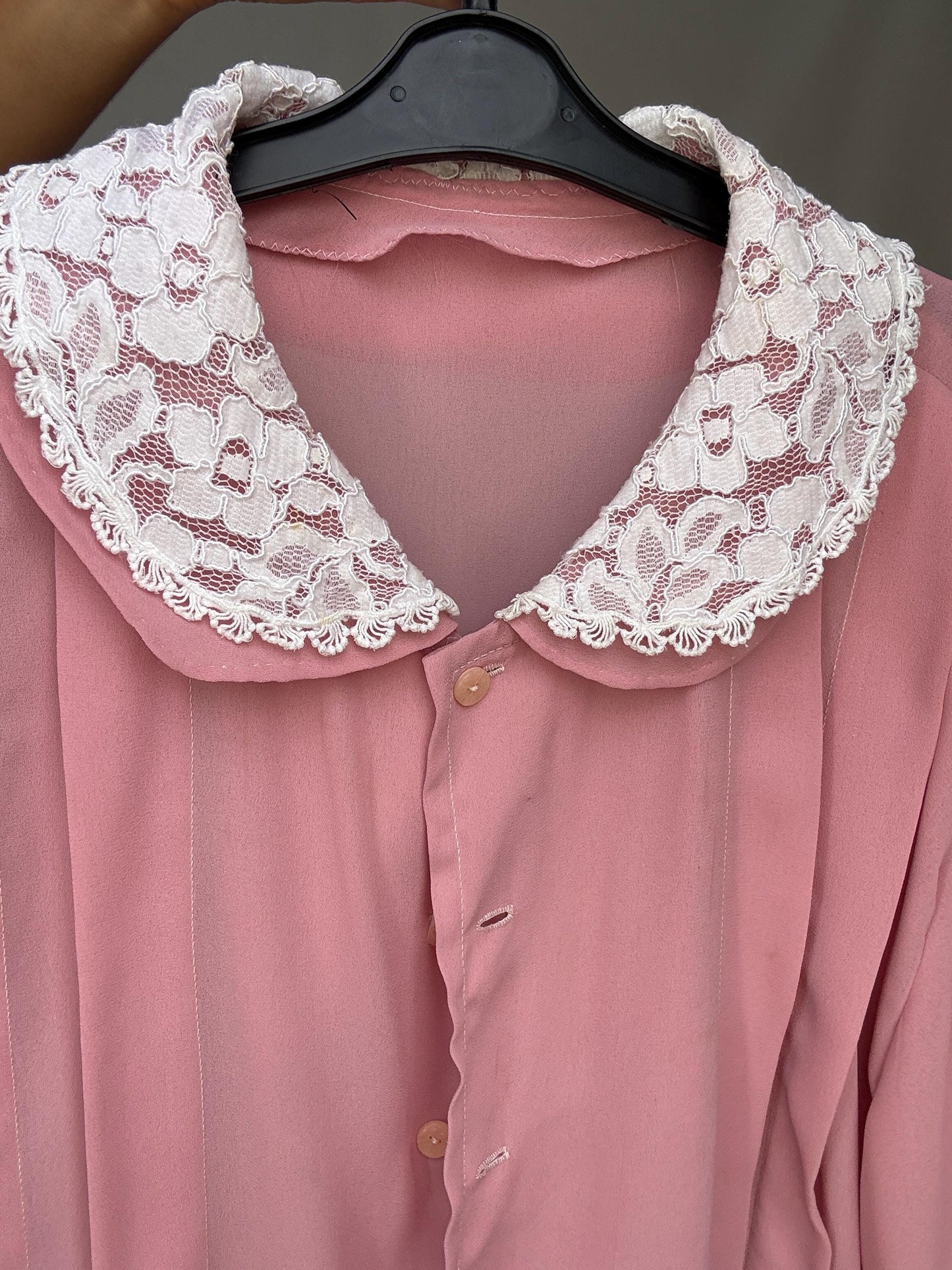 Vintage pink blouse with white lace collar M – cottagecore romantic short sleeve button up shirt