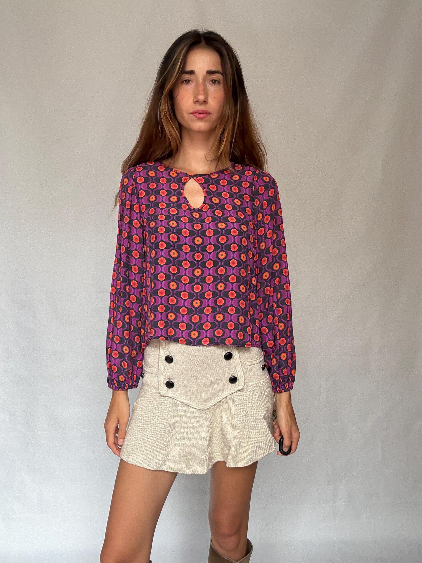 Vintage 70s style psychedelic print blouse with keyhole neckline – retro mod statement top size M