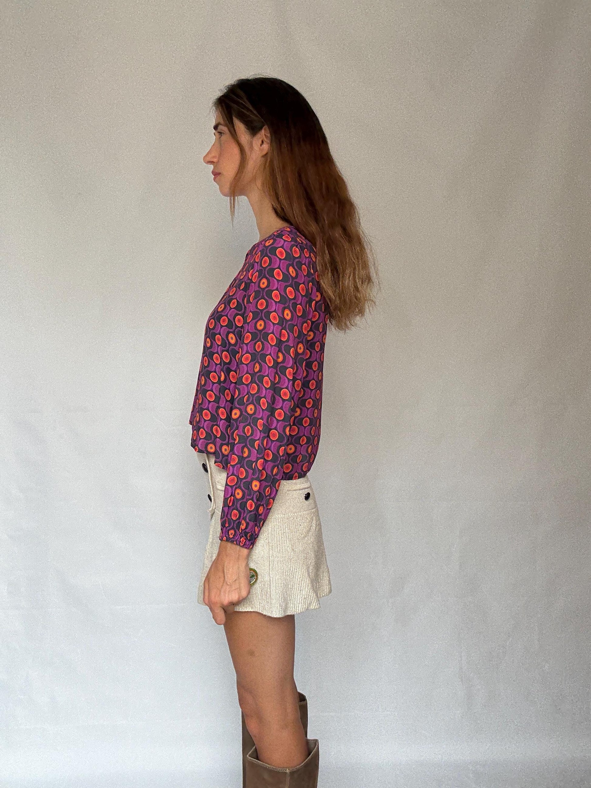 Vintage 70s style psychedelic print blouse with keyhole neckline – retro mod statement top size M