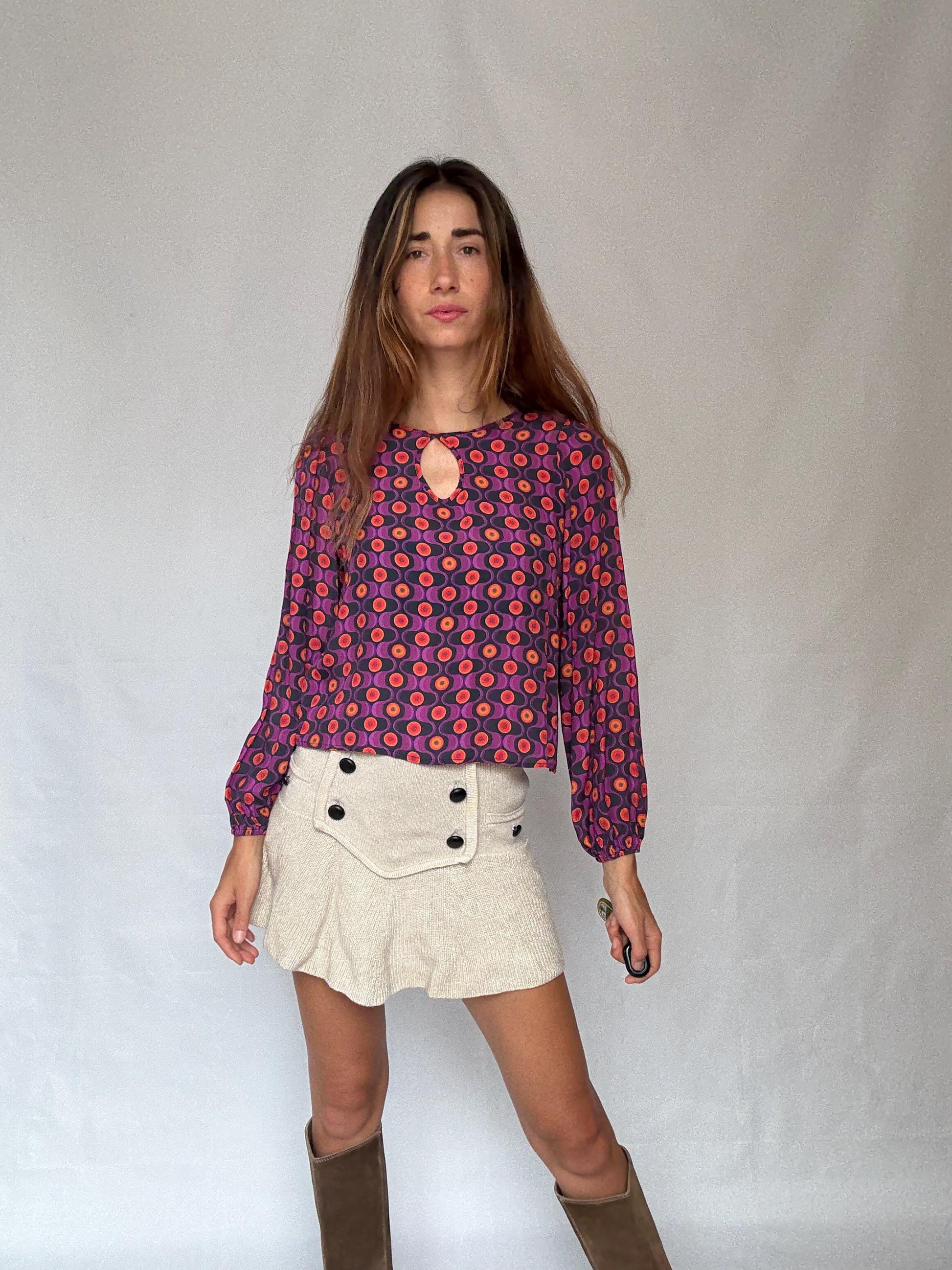 Vintage 70s style psychedelic print blouse with keyhole neckline – retro mod statement top size M