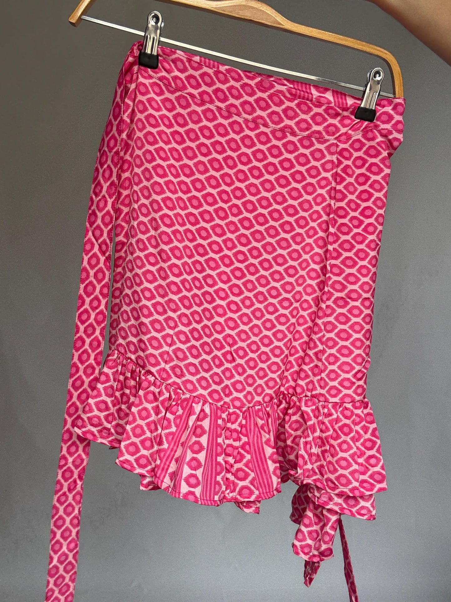 Pink Silk Ruffle Wrap Skirt – Sindia NWT, Size S–L Adjustable, Festival Boho Summer Vibes, Lightweight Vibrant Print, Cottagecore Beach