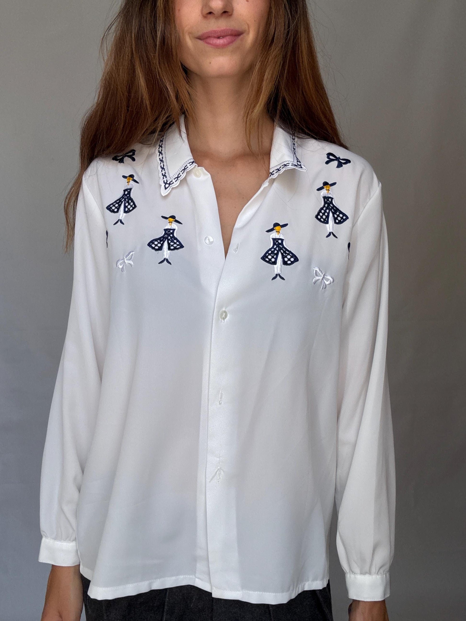 Vintage white embroidered blouse with navy bow and girl motif, shiny lightweight feel – schoolcore cottagecore US L
