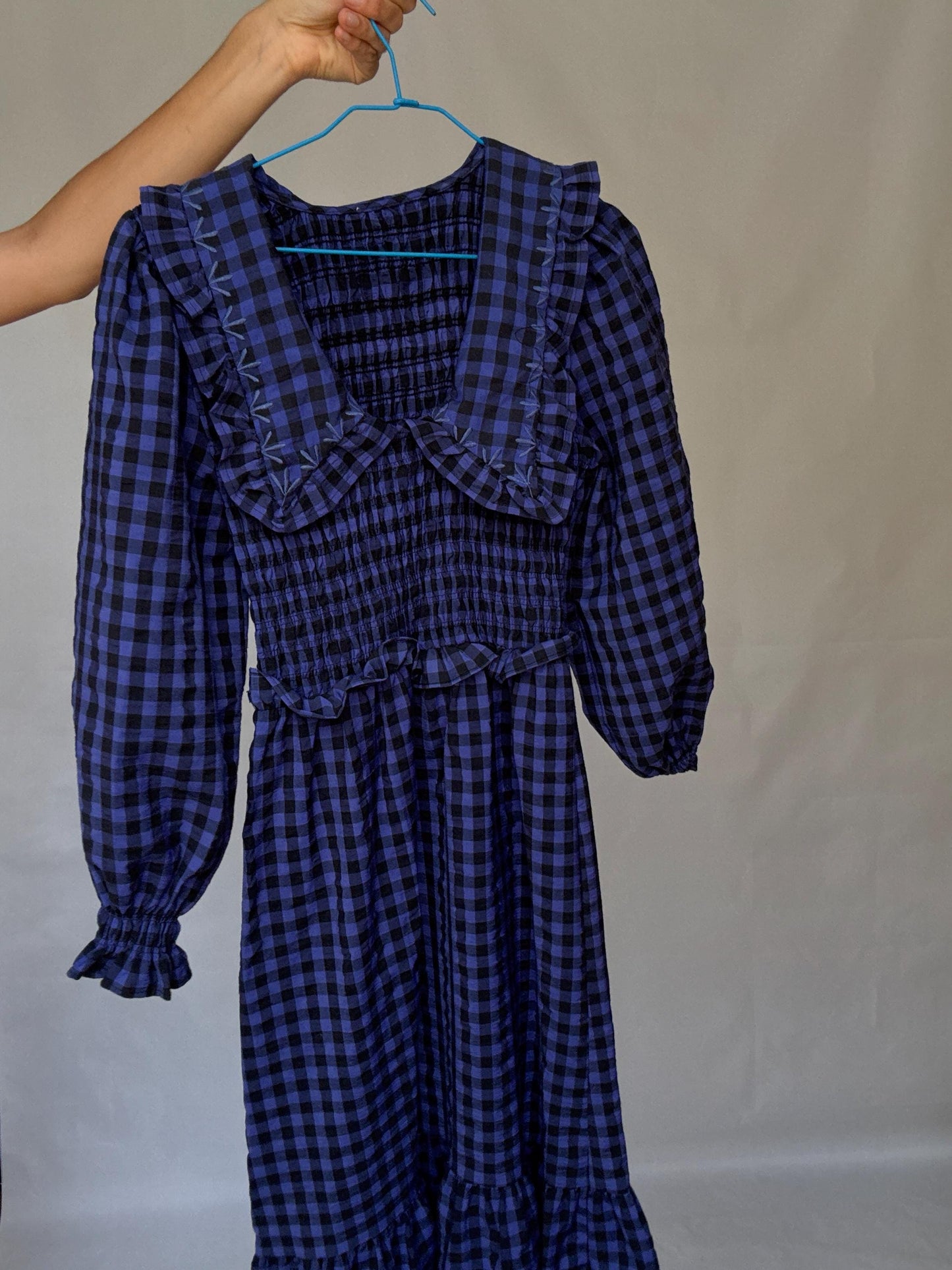Vintage gingham cotton blend maxi dress with shirred waist and statement collar – navy cottagecore check prairie look US XS