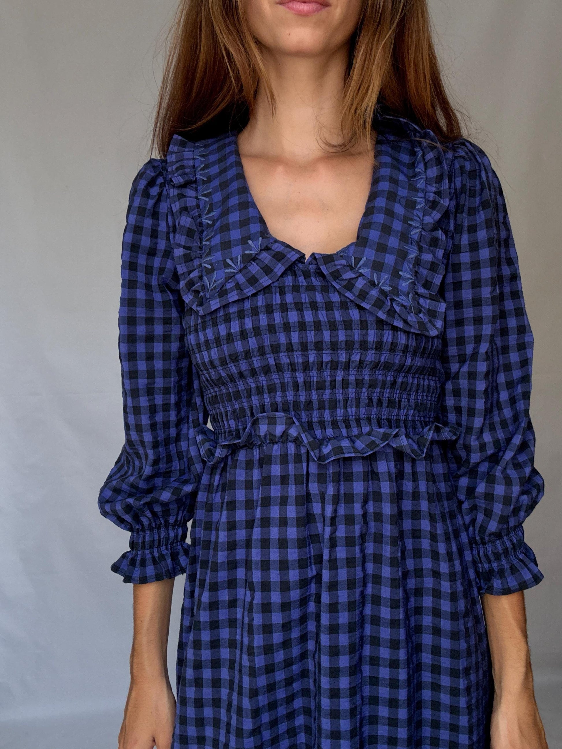 Vintage gingham cotton blend maxi dress with shirred waist and statement collar – navy cottagecore check prairie look US XS