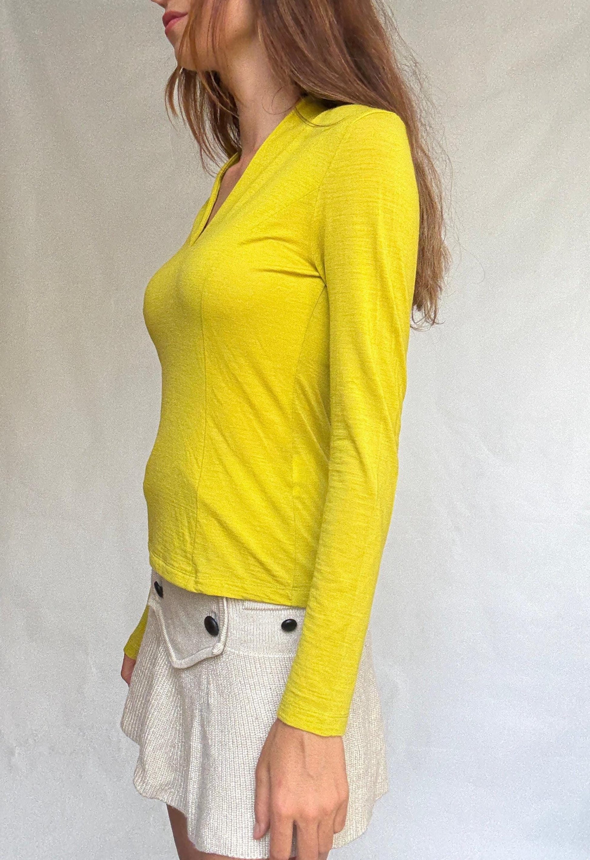 Angelo Marani top size 44 – stretch wool blend long sleeve V-neck fitted blouse in acid green minimalist Italian vintage style