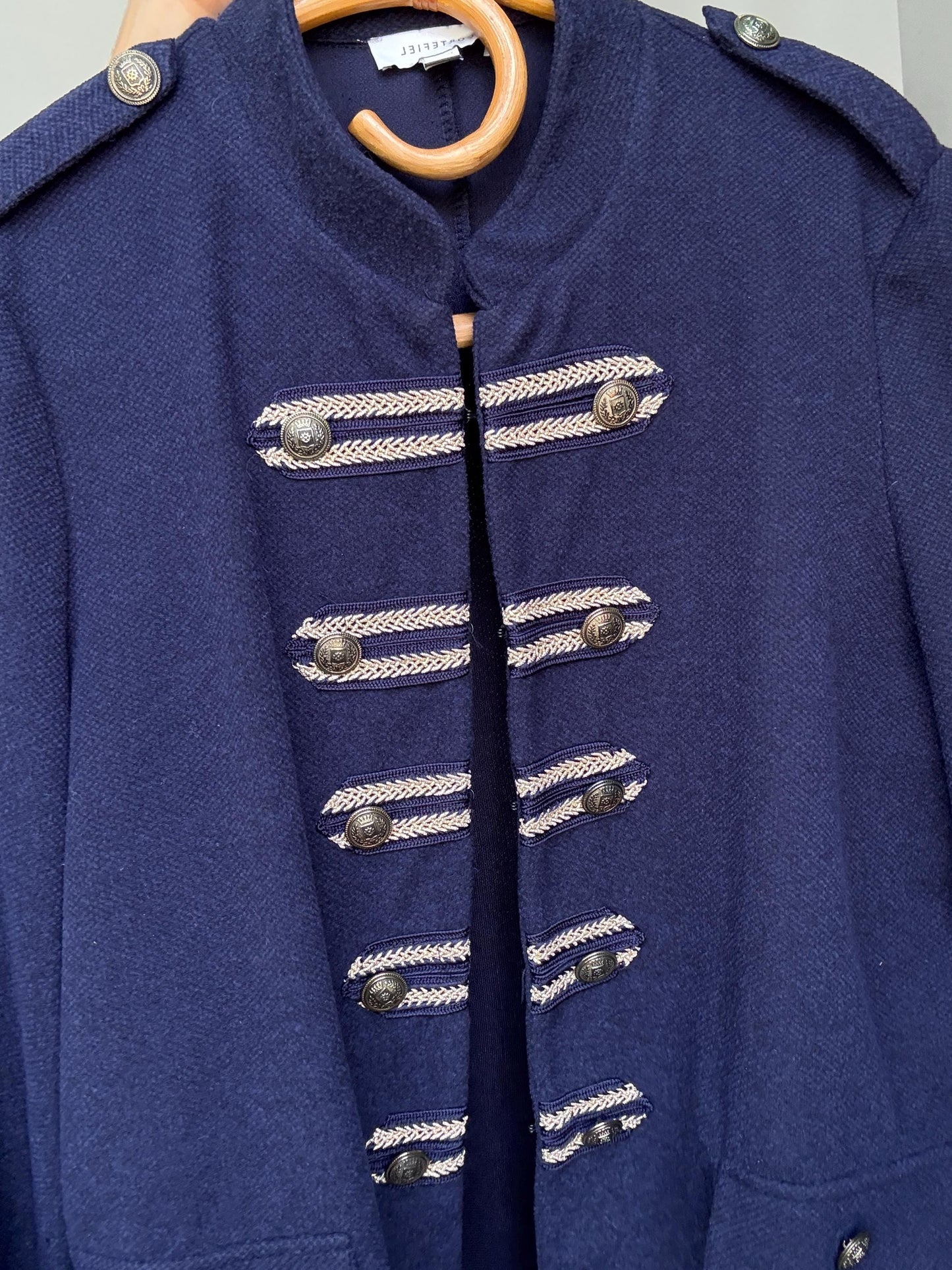 Cortefiel navy military style blazer with gold braid buttons and epaulettes, statement structured piece – dark academia US XL-XXL