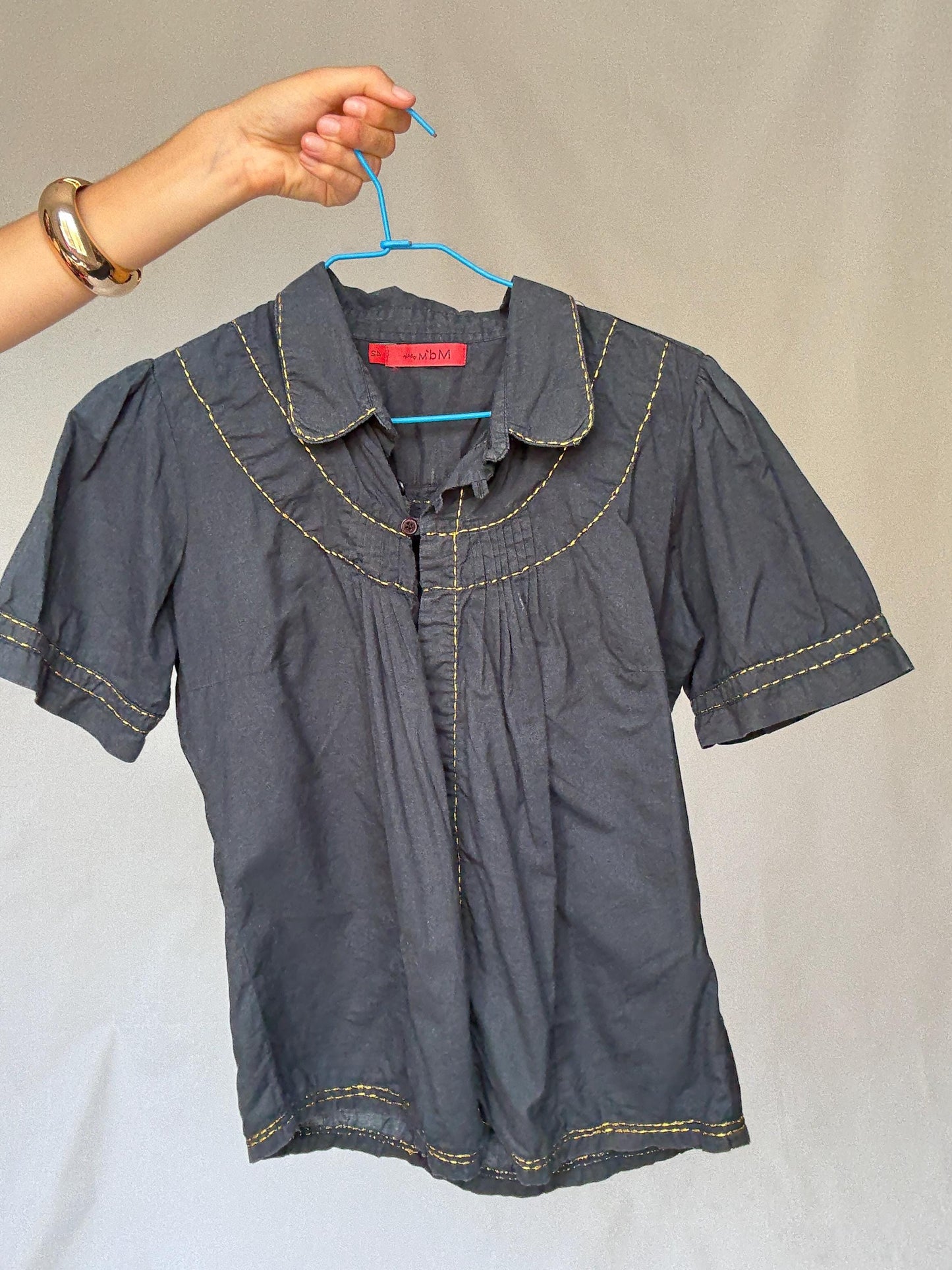 Dark academia puff sleeve blouse US M – 100% cotton black short sleeve top with contrast stitching and peter pan collar, Spanish vintage