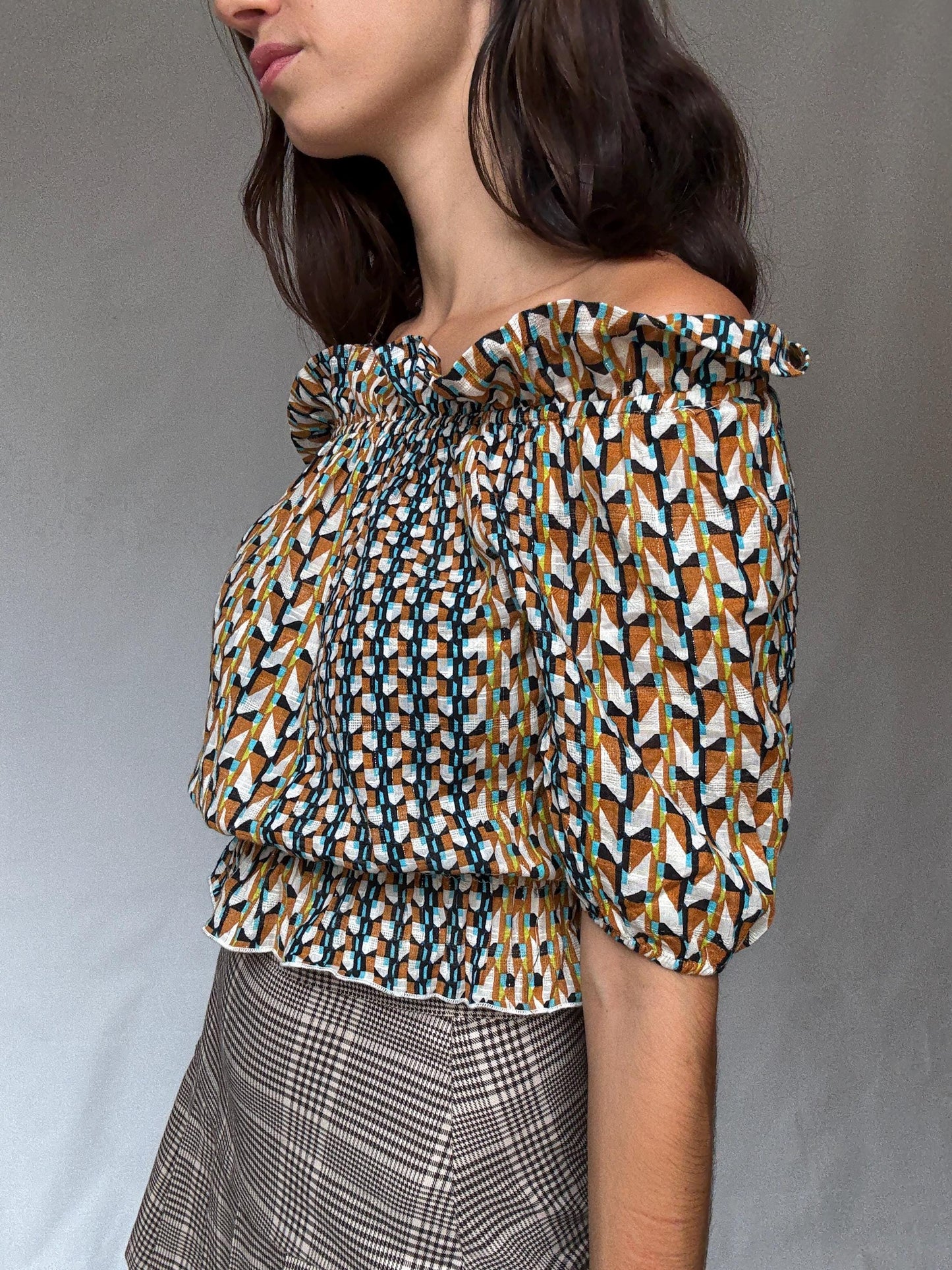 Playful crop top, off shoulder United Colors of Benetton blouse– geometric print metallic sparkle cotton shirt