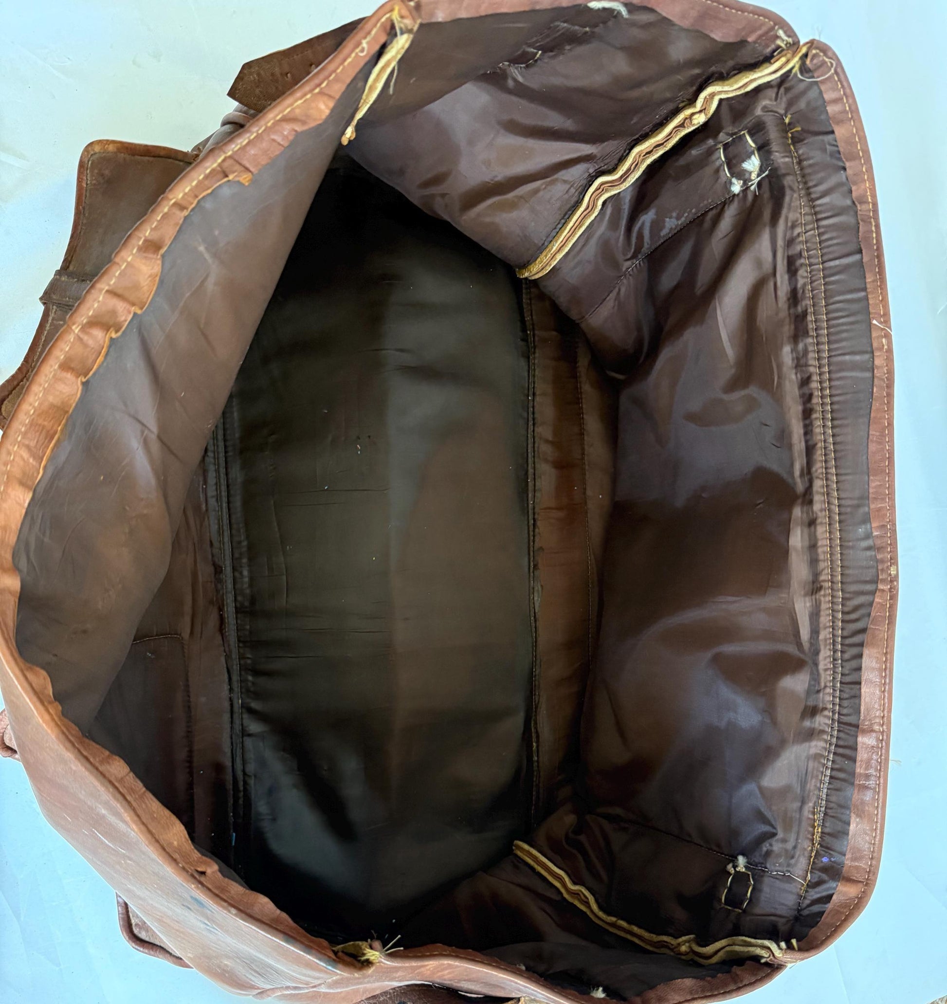 Oversized vintage leather travel bag – 66x40x30cm – distressed patina – large weekender holdall – real leather with lined interior