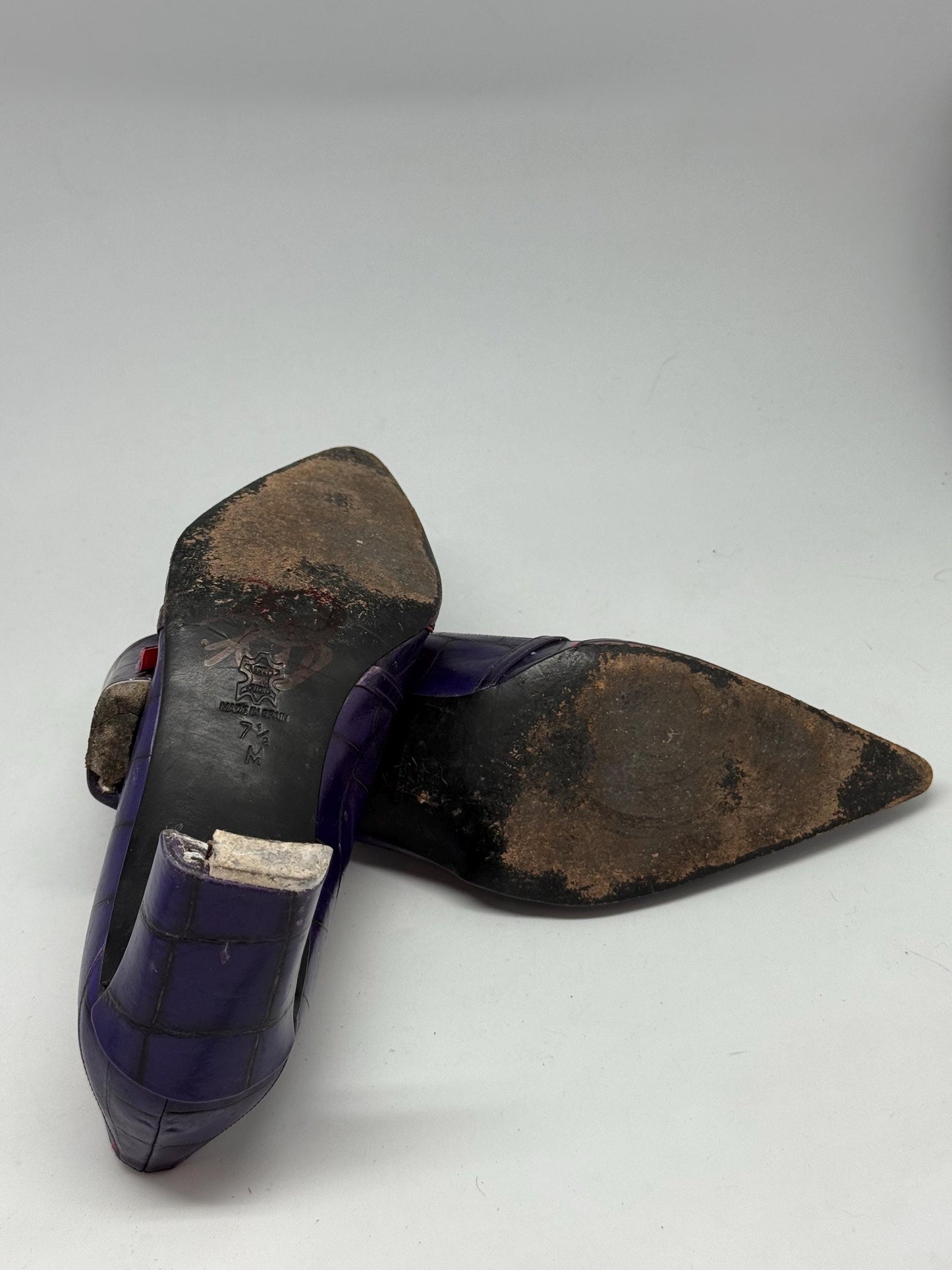 DKNY T-strap vintage heels – shiny orchid real leather – size 7.5 – made in Spain – Y2K designer shoes – retro pointed toe – 7cm heel