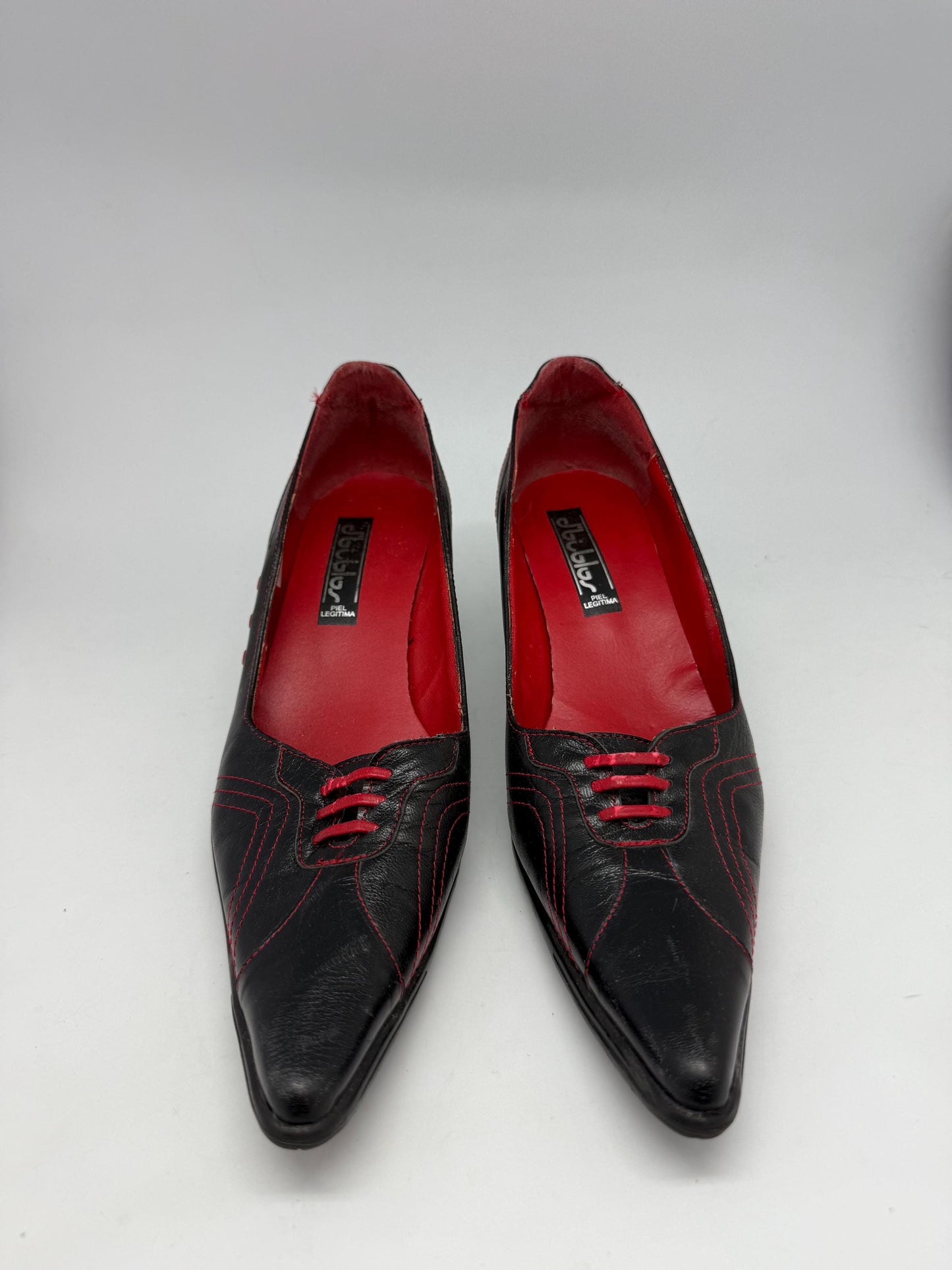 Rare Y2K pointed toe heels – black red oxford style – real leather – size EU38 – made in Spain – retro lace up kitten heels
