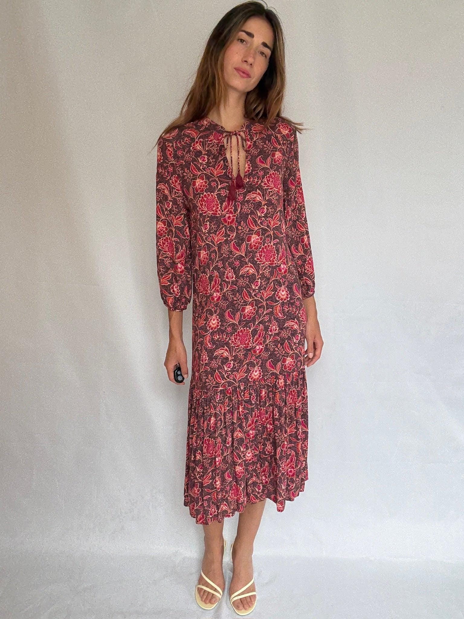 Vintage floral midi dress with tie-neck and ruffle hem US letter size M Red and pink floral print, no tag but feels like viscose