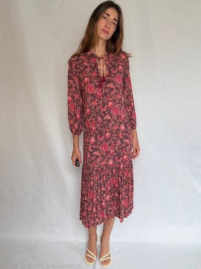 Vintage floral midi dress with tie-neck and ruffle hem US letter size M Red and pink floral print, no tag but feels like viscose