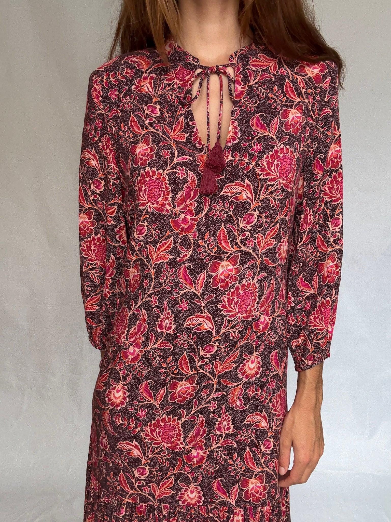 Vintage floral midi dress with tie-neck and ruffle hem US letter size M Red and pink floral print, no tag but feels like viscose