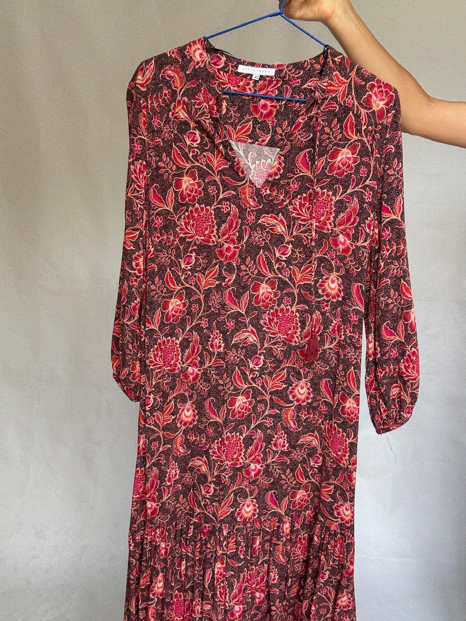 Vintage floral midi dress with tie-neck and ruffle hem US letter size M Red and pink floral print, no tag but feels like viscose
