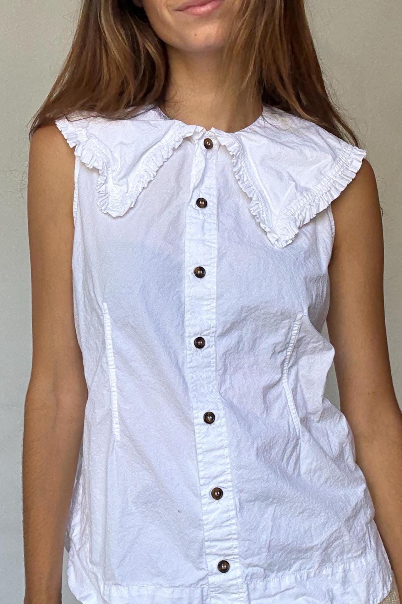 Ganni white ruffle collar blouse with flared shoulders and brown buttons – sleeveless cotton feel top US M cottagecore preppy vibe