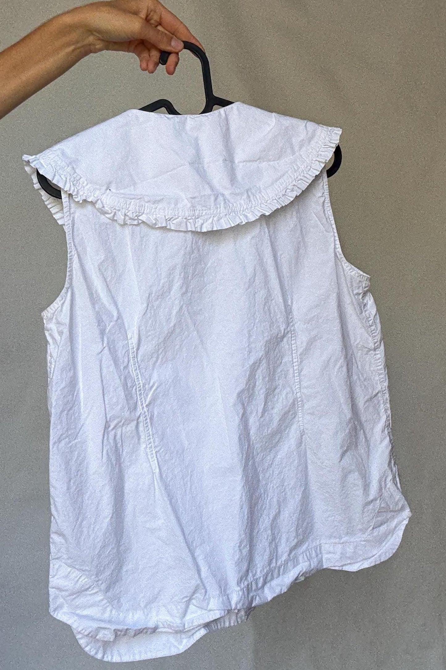 Ganni white ruffle collar blouse with flared shoulders and brown buttons – sleeveless cotton feel top US M cottagecore preppy vibe