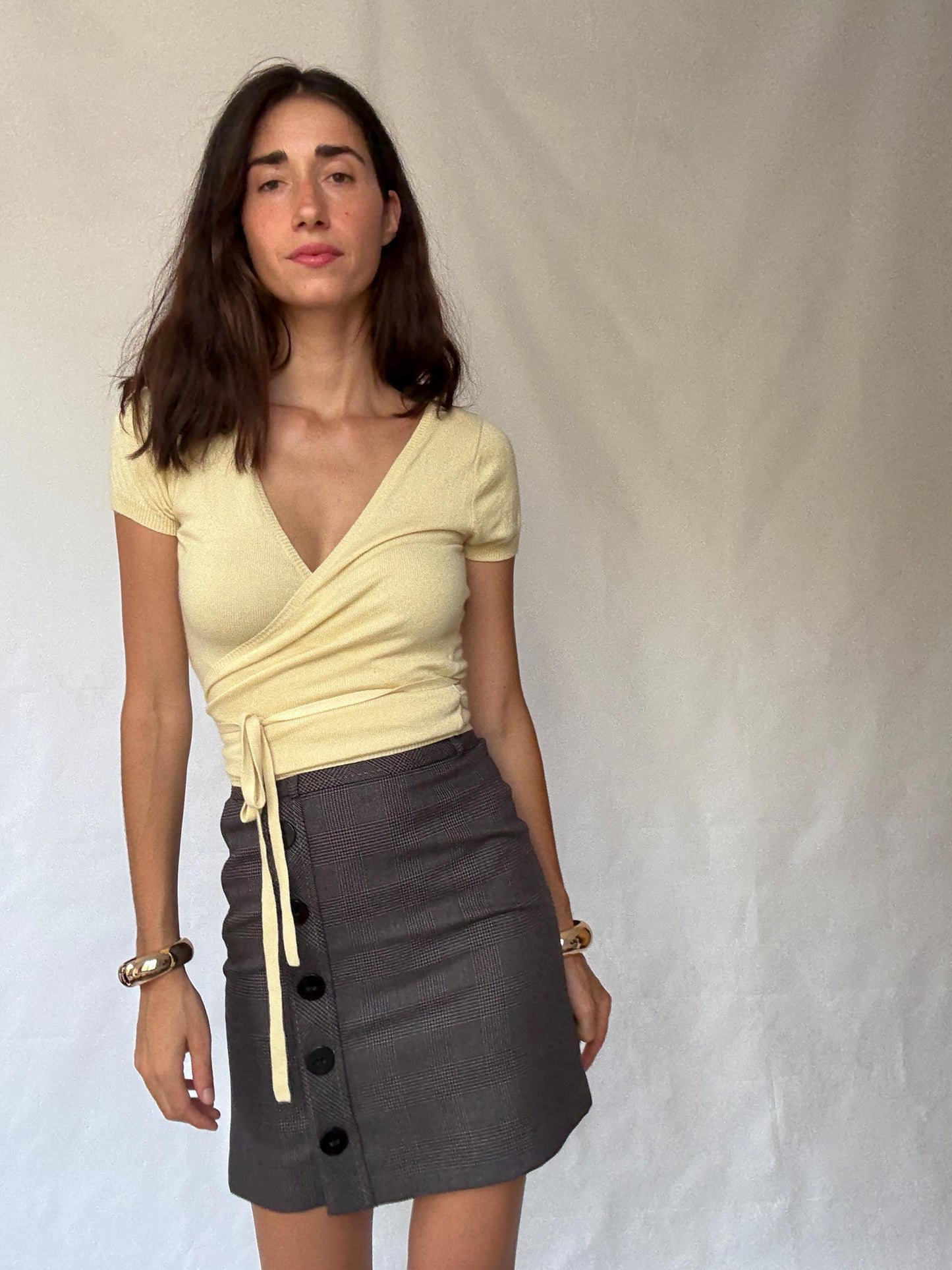 Luxurious Schumacher Silk and Cashmere Wrap Top in Yellow with Deep V-Neck and Tie Closure – Streetwear Style, Zendaya style – US S