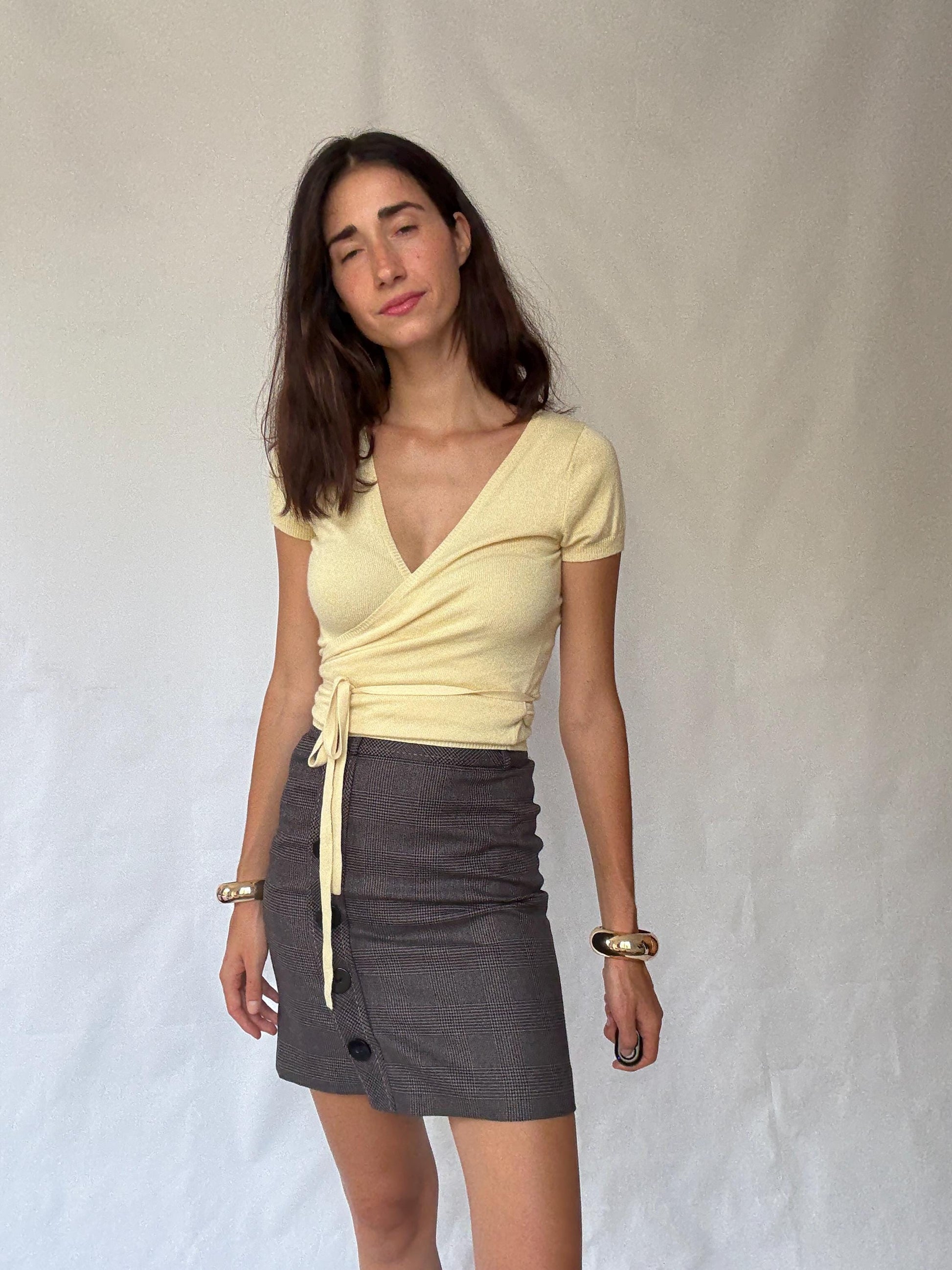 Luxurious Schumacher Silk and Cashmere Wrap Top in Yellow with Deep V-Neck and Tie Closure – Streetwear Style, Zendaya style – US S