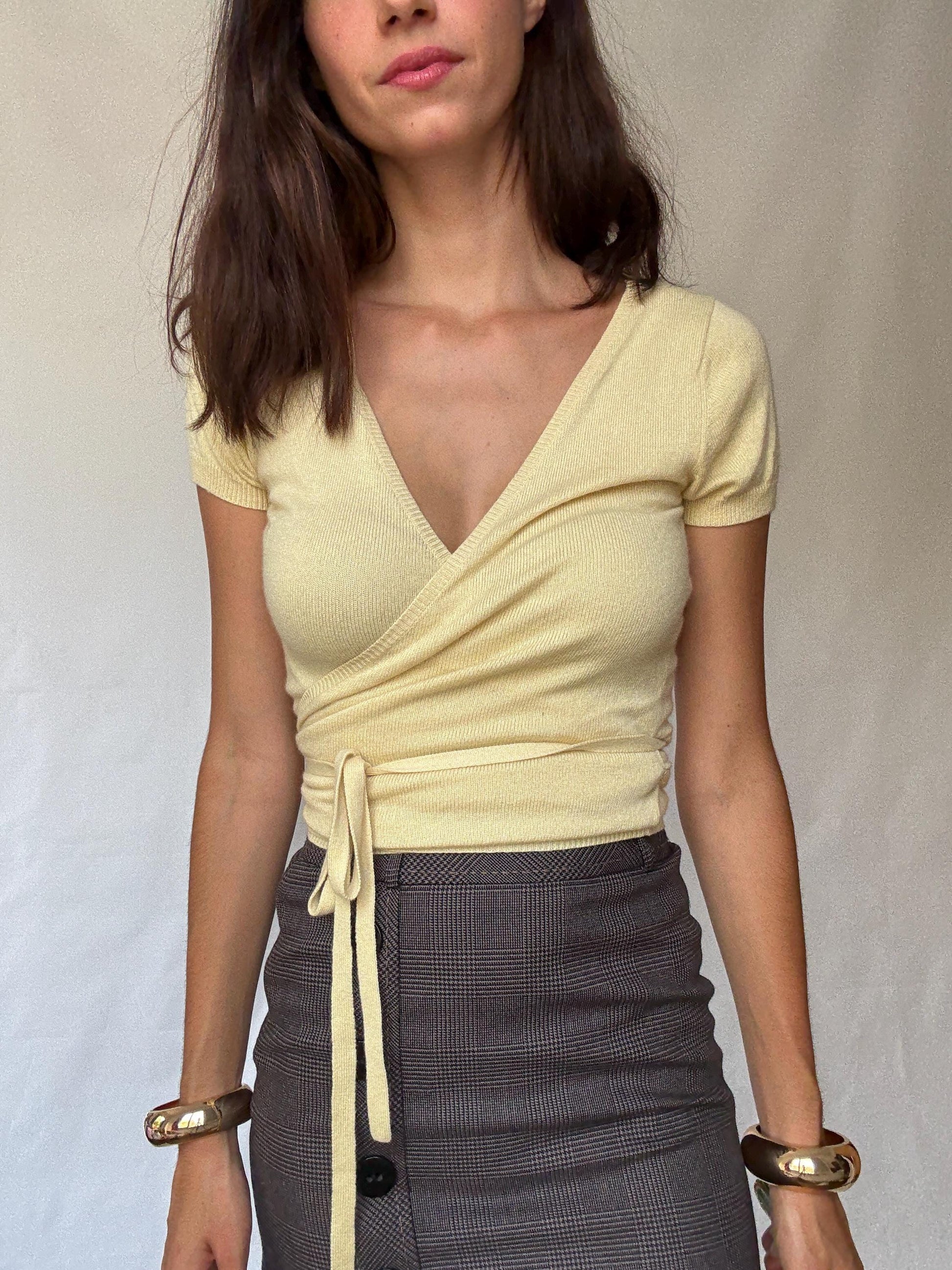 Luxurious Schumacher Silk and Cashmere Wrap Top in Yellow with Deep V-Neck and Tie Closure – Streetwear Style, Zendaya style – US S