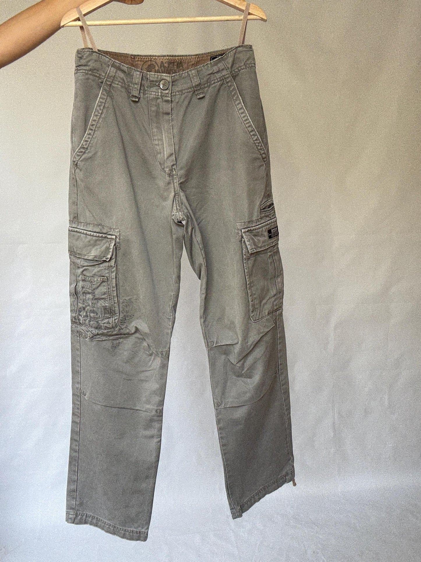 XDYE grey cargo pants, 100% cotton, relaxed fit, zipper closure, multiple pockets, casual streetwear, Kurt Cobain, US L, outdoor adventure