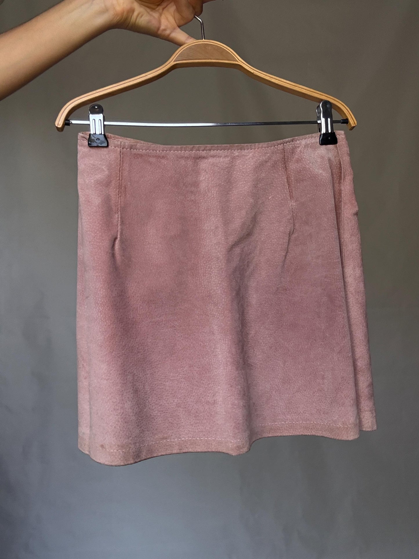 Vintage Gapelle pink suede mini skirt, Petite body frame mini skirt, genuine leather, A line fit, minimalist chic, Size US XXXS