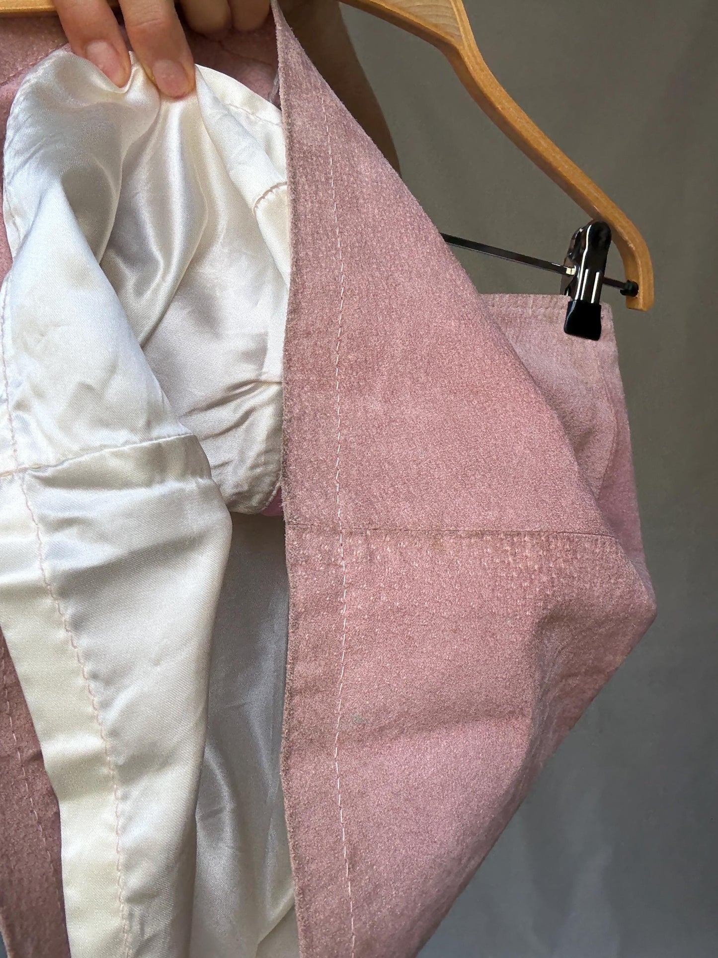 Vintage Gapelle pink suede mini skirt, Petite body frame mini skirt, genuine leather, A line fit, minimalist chic, Size US XXXS