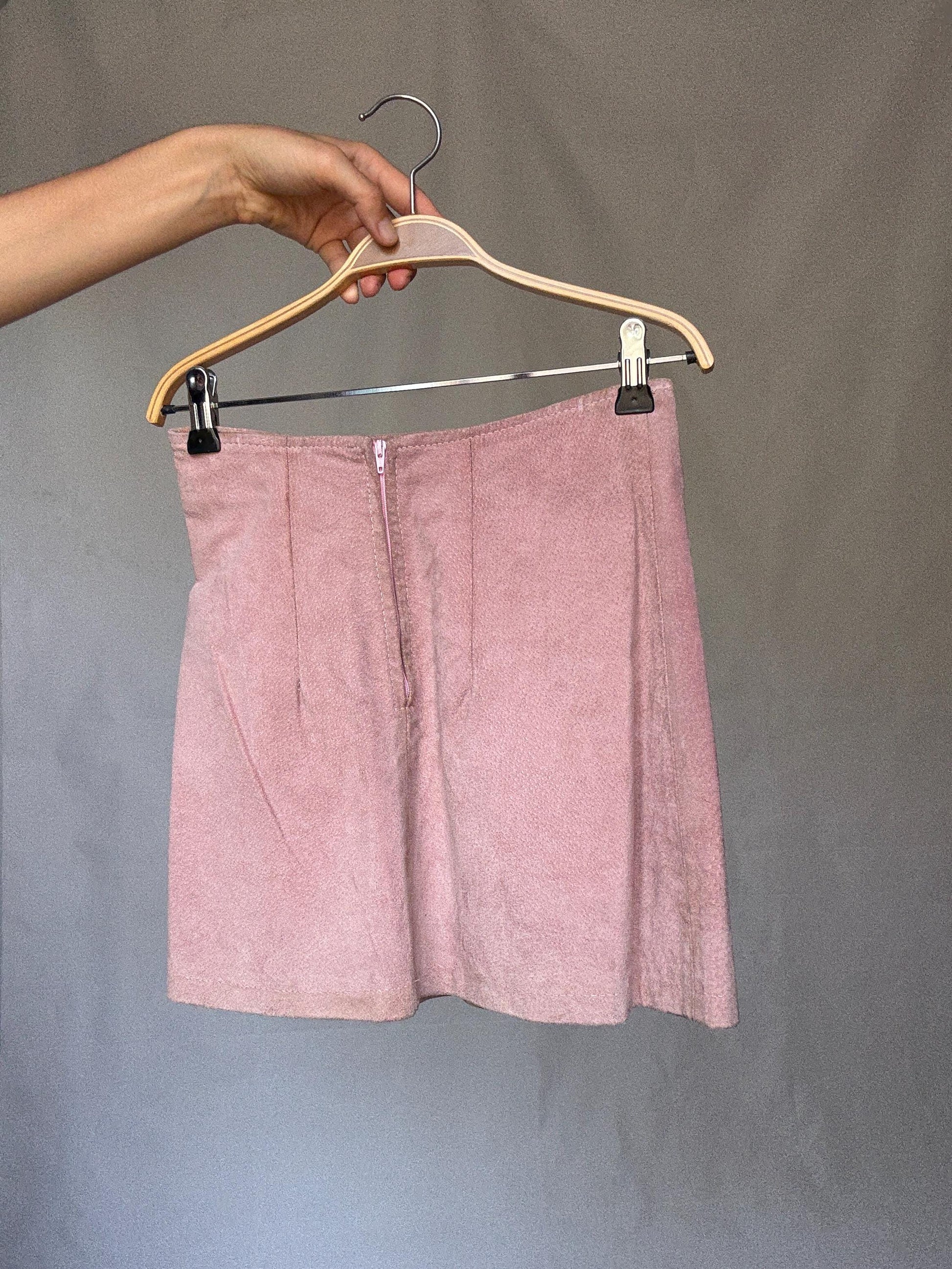 Vintage Gapelle pink suede mini skirt, Petite body frame mini skirt, genuine leather, A line fit, minimalist chic, Size US XXXS