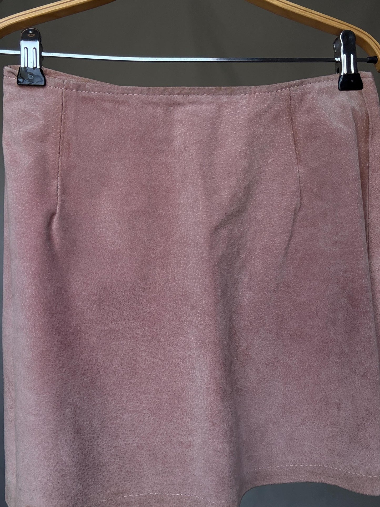 Vintage Gapelle pink suede mini skirt, Petite body frame mini skirt, genuine leather, A line fit, minimalist chic, Size US XXXS