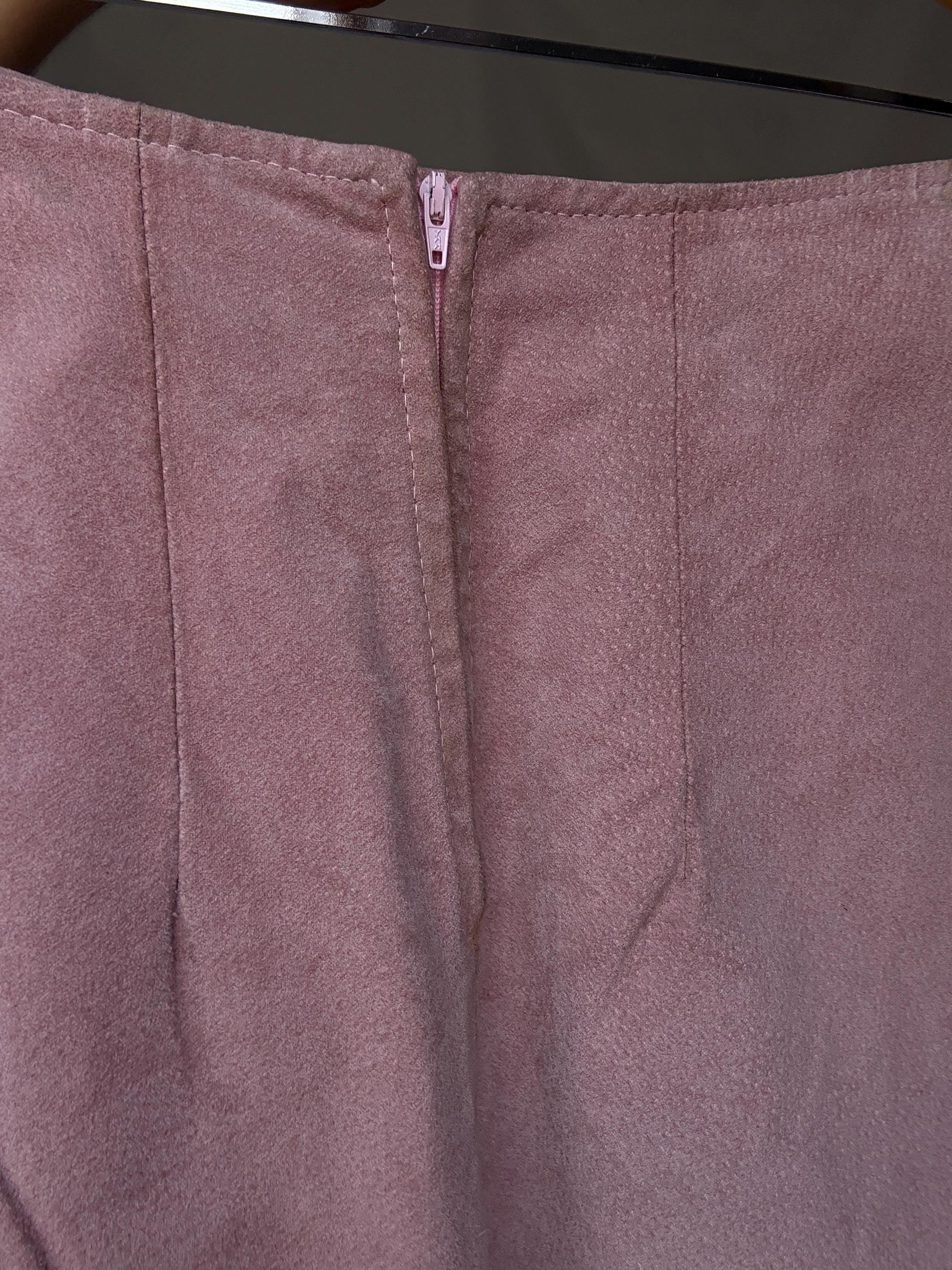 Vintage Gapelle pink suede mini skirt, Petite body frame mini skirt, genuine leather, A line fit, minimalist chic, Size US XXXS