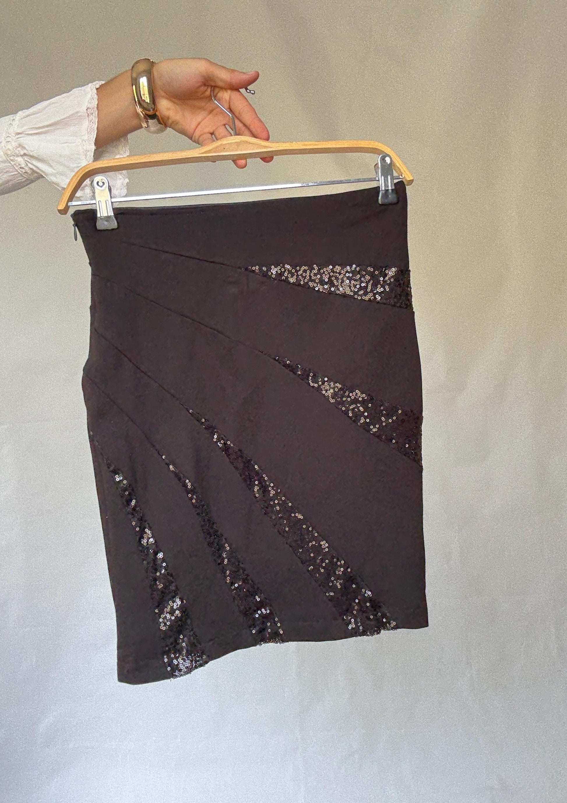 Sophisticated Morgan Skirt with Sequined Accents in Black for a US Size 4 - 6 with Y2K and Minimalist Vibe, Tilda Swinton Style