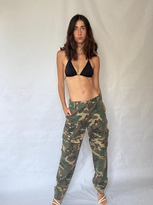 Vintage camo cargo pants, cotton feel, relaxed fit, six, pocket design, utilitarian grunge, US XL, casual streetwear
