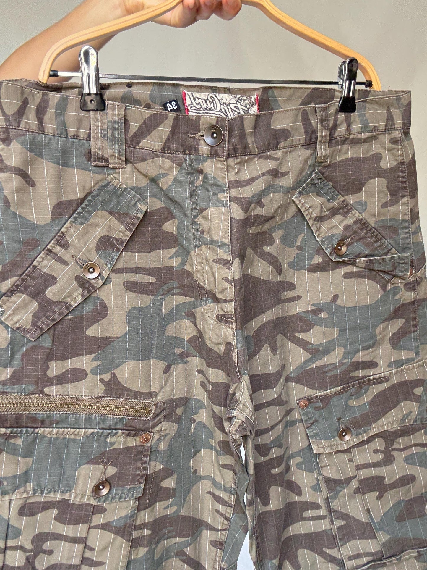 Ripcurl camo cargo pants, 100% cotton, straight leg fit, six, pocket design, y2k streetwear, US L, casual outdoor style