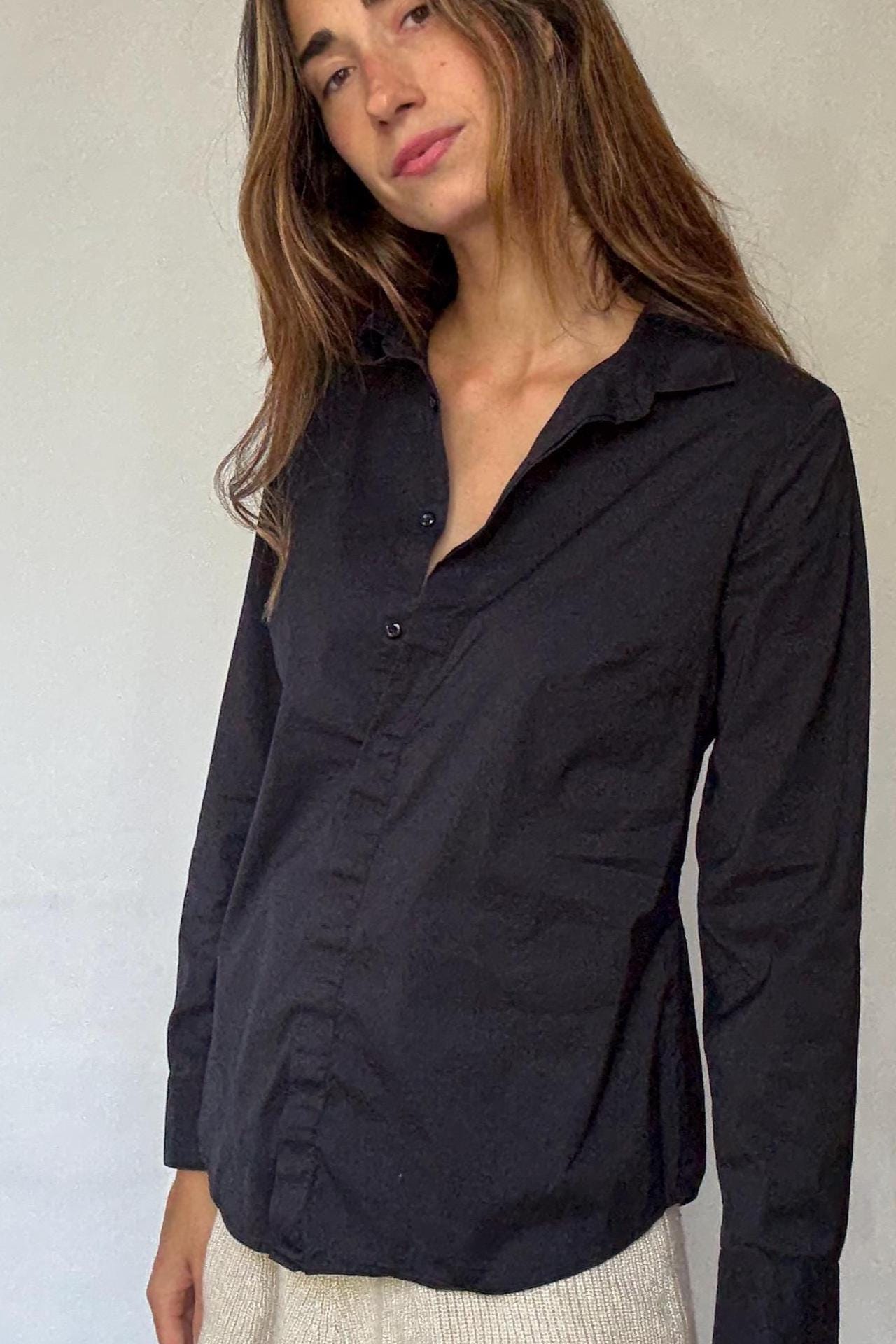 Preppy black button-up cotton-feel Benneton shirt with darted waist | Classic collared blouse | US M fit – fitted smart casual style