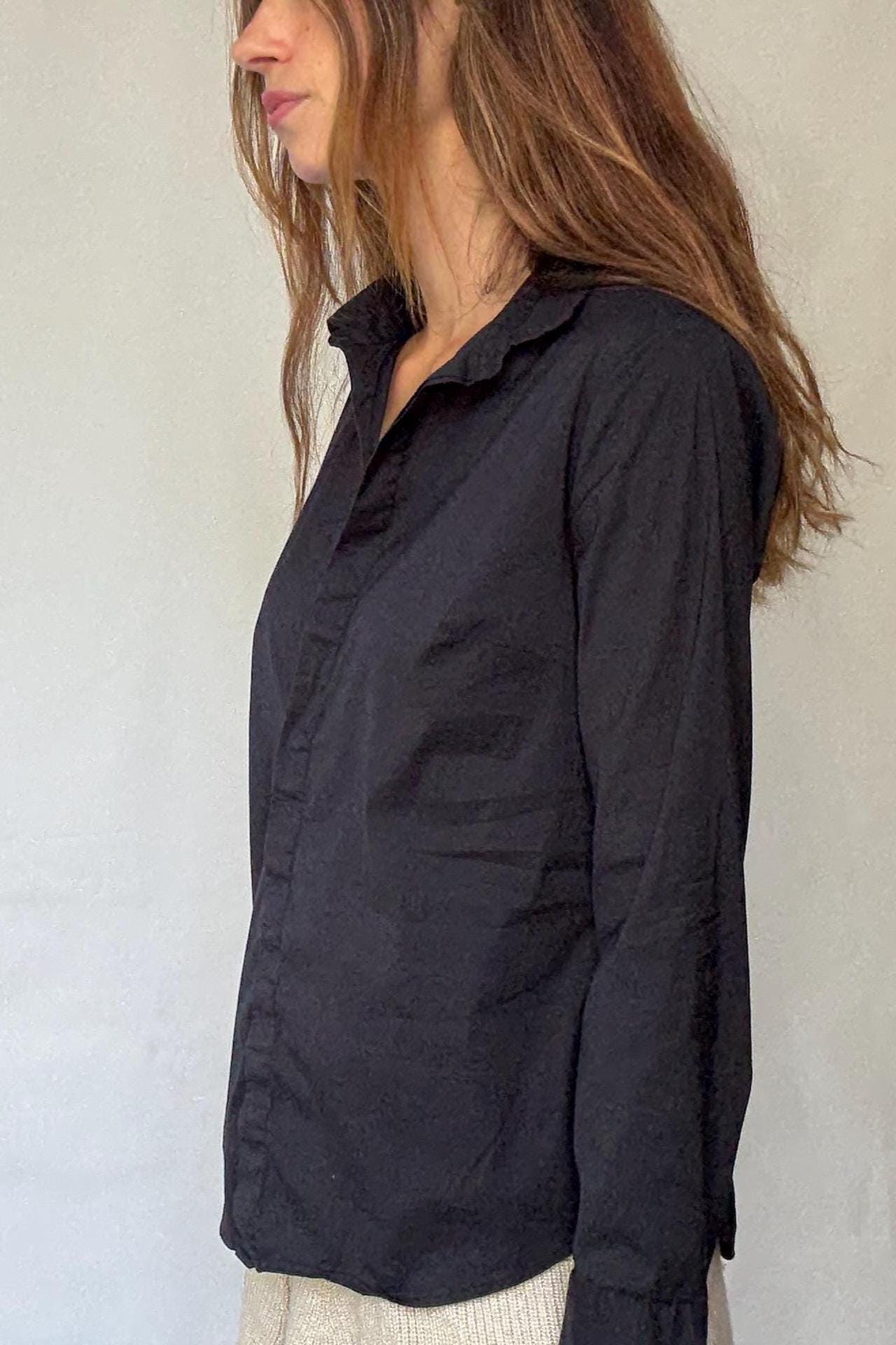 Preppy black button-up cotton-feel Benneton shirt with darted waist | Classic collared blouse | US M fit – fitted smart casual style