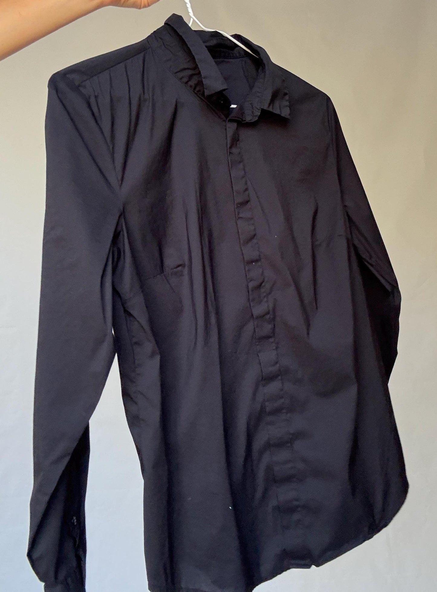 Preppy black button-up cotton-feel Benneton shirt with darted waist | Classic collared blouse | US M fit – fitted smart casual style