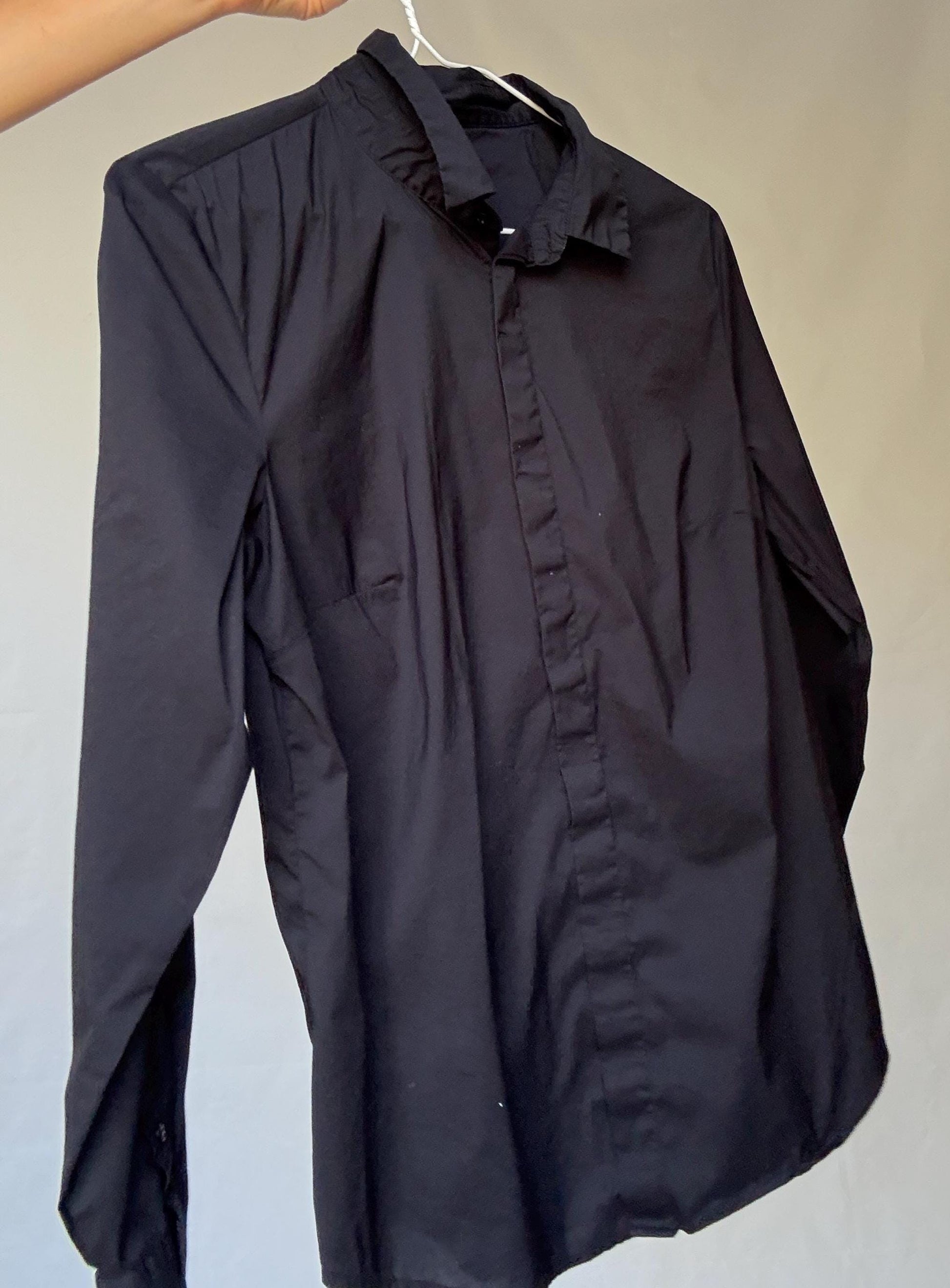 Preppy black button-up cotton-feel Benneton shirt with darted waist | Classic collared blouse | US M fit – fitted smart casual style