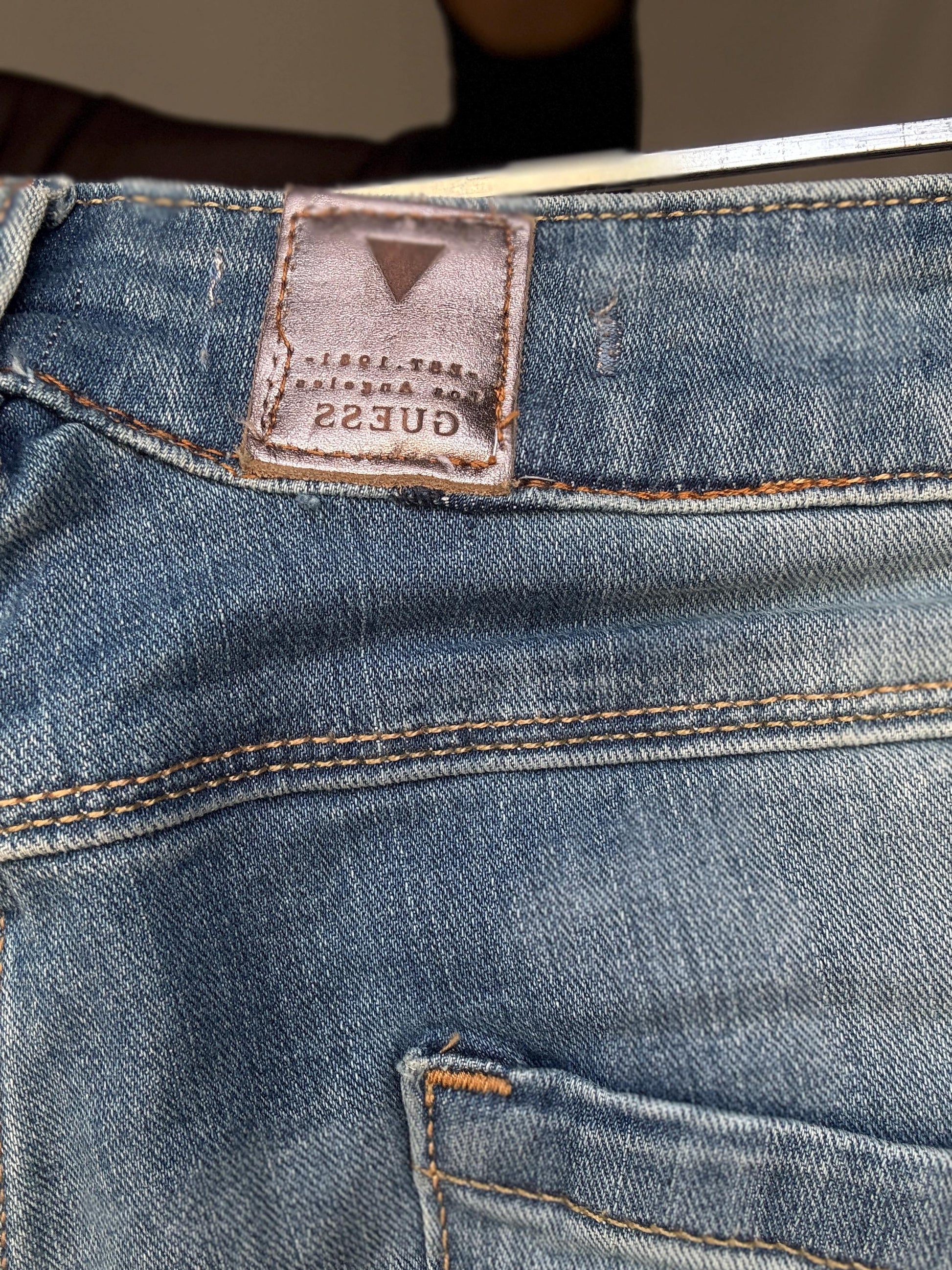 Y2K Guess Los Angeles Mini Flare Jeans – Low Rise Vintage Denim – Britney Spears Vibe – Iconic Logo – Fits US 6 – 2000s It Girl Style