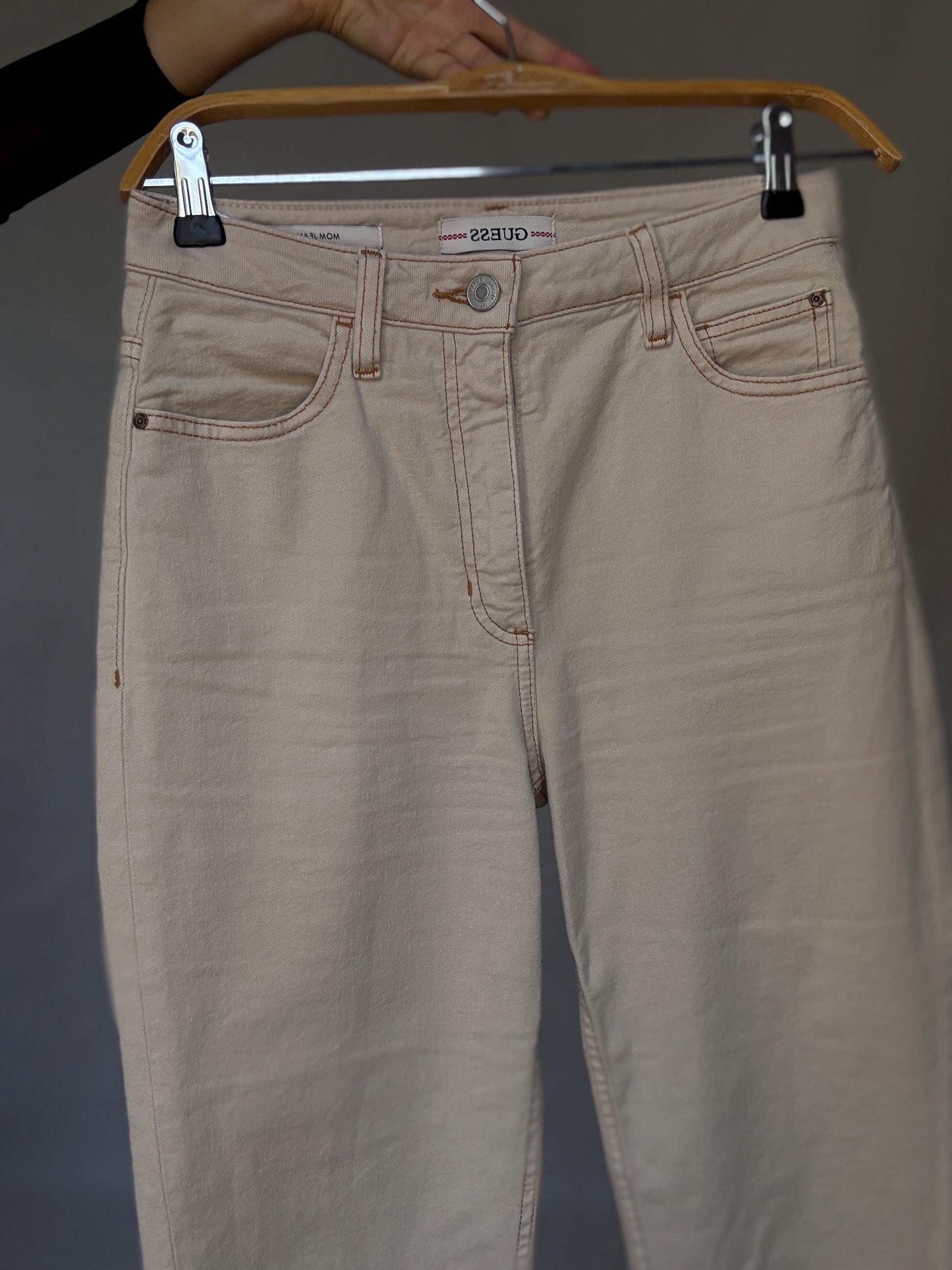 Vintage Guess off-white mom US size 2 fit, jeans with zipper fly – high rise tapered ankle fit, cotton feel, 90s minimal casual streetwear