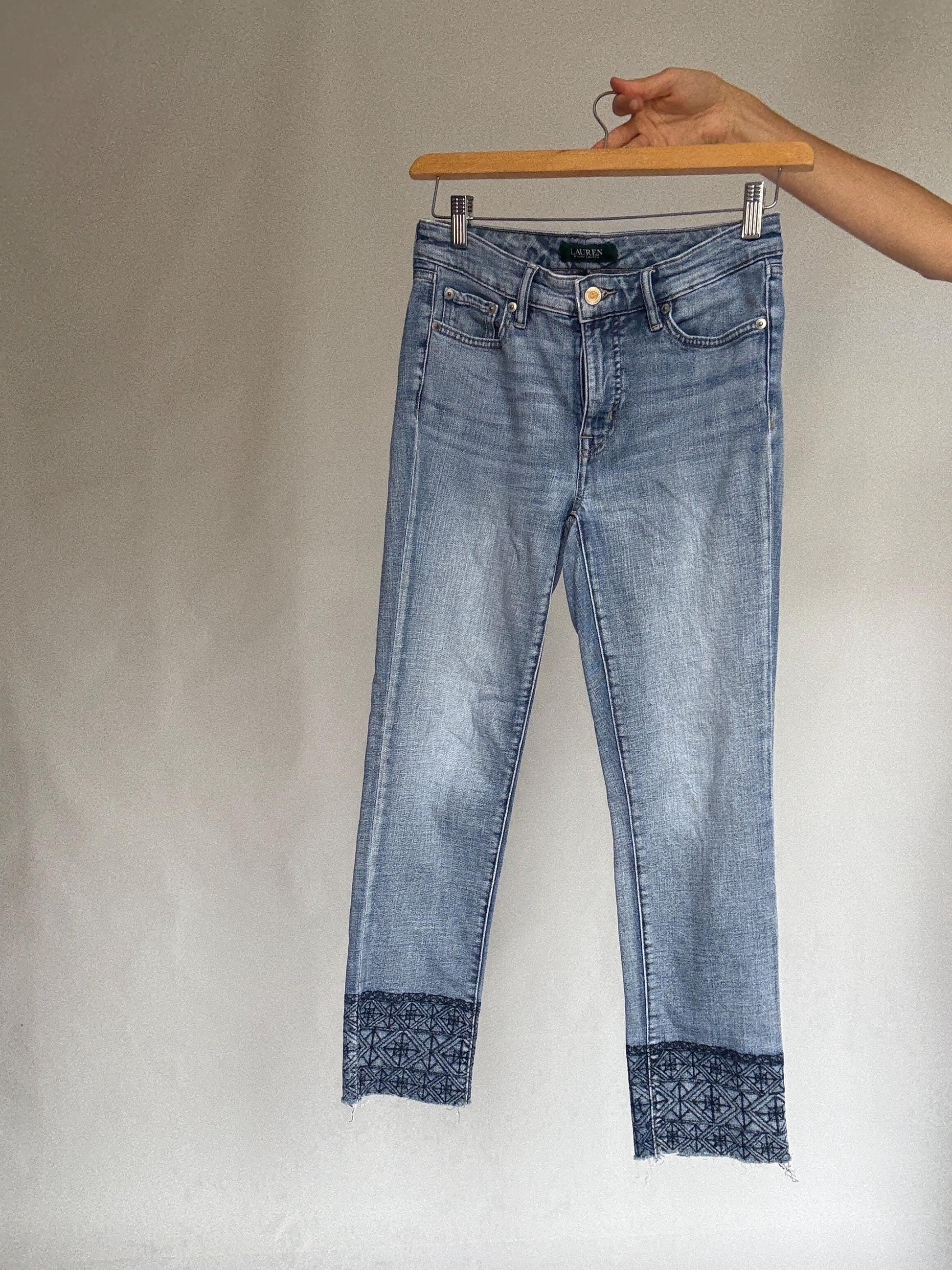 Ralph Lauren US 4 embroidered cropped jeans with lace hem, stretch fit in blue wash, boho Y2K preppy denim with zip & button closure