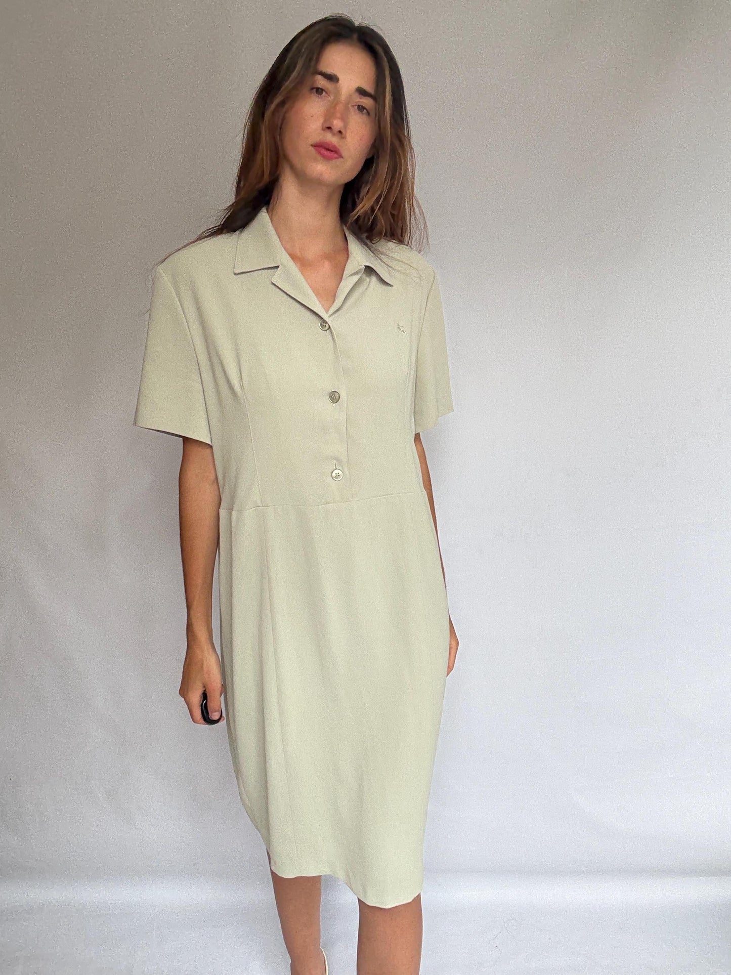 Vintage Burberrys short sleeve long dress – pale cream poly blend, structured collar, size XL US, side zipper, minimalist 90s office look