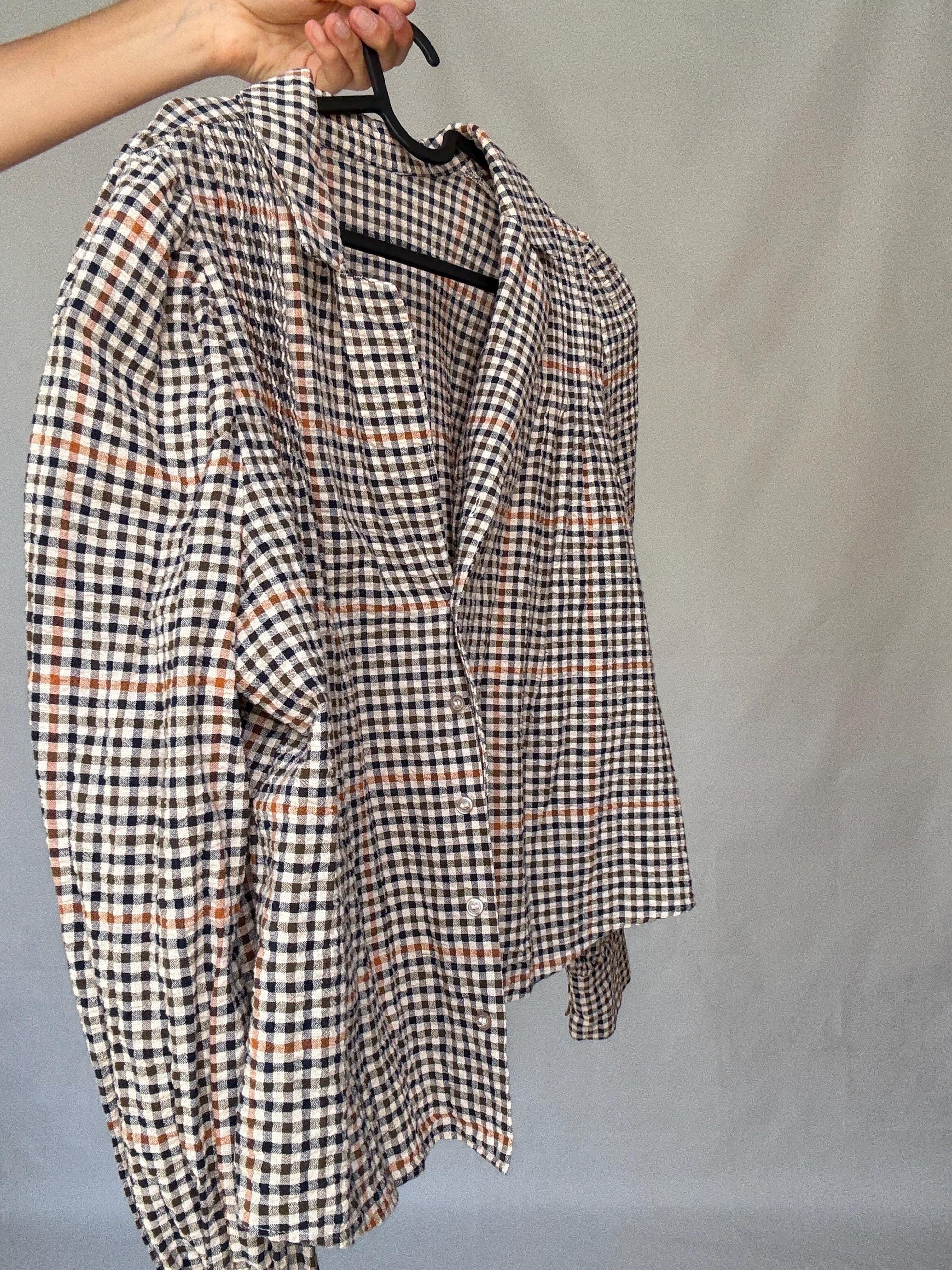 Vintage checkered hard cotton or linen feel blouse with structured collar and gathered shoulders, preppy light academia look – US size M fit