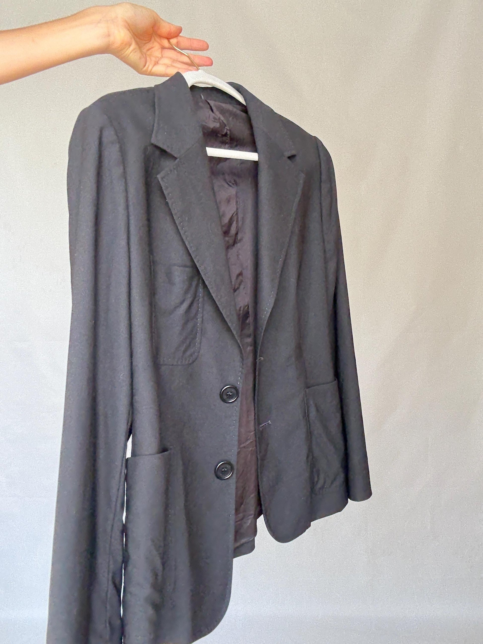 Síntesis black wool blazer in pure new wool US M, 3-button front with oversized pockets, lined in viscose, dark academia preppy look