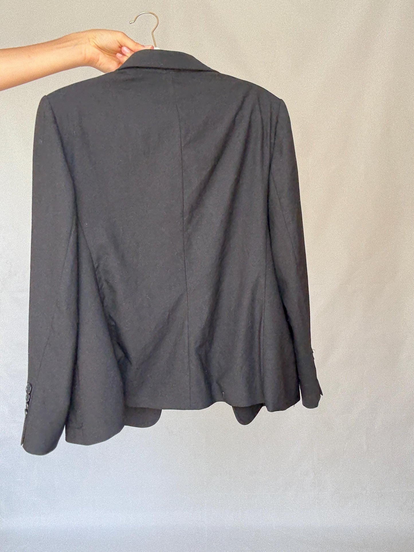 Síntesis black wool blazer in pure new wool US M, 3-button front with oversized pockets, lined in viscose, dark academia preppy look